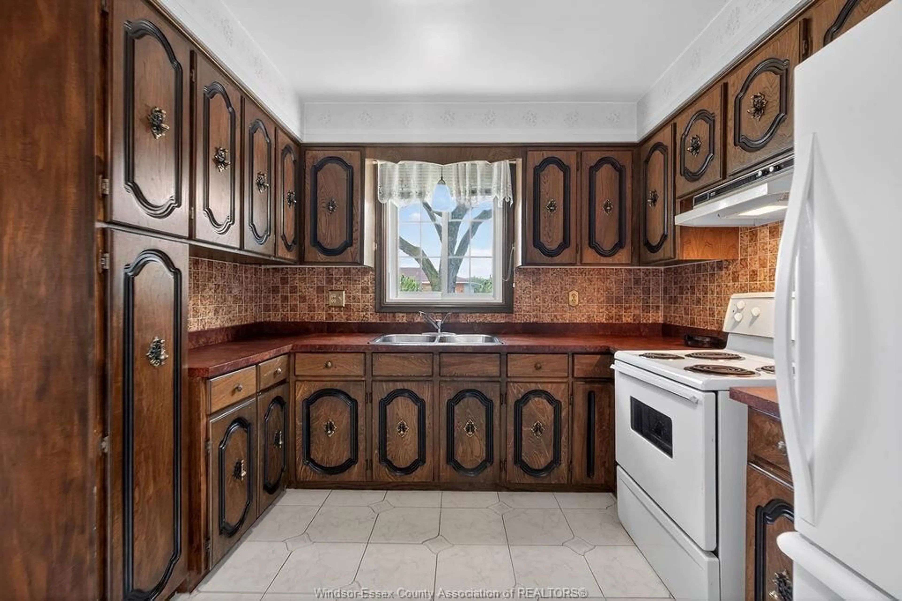 Standard kitchen, ceramic/tile floor for 10626 Keating Cres, Windsor Ontario N8R 1T5