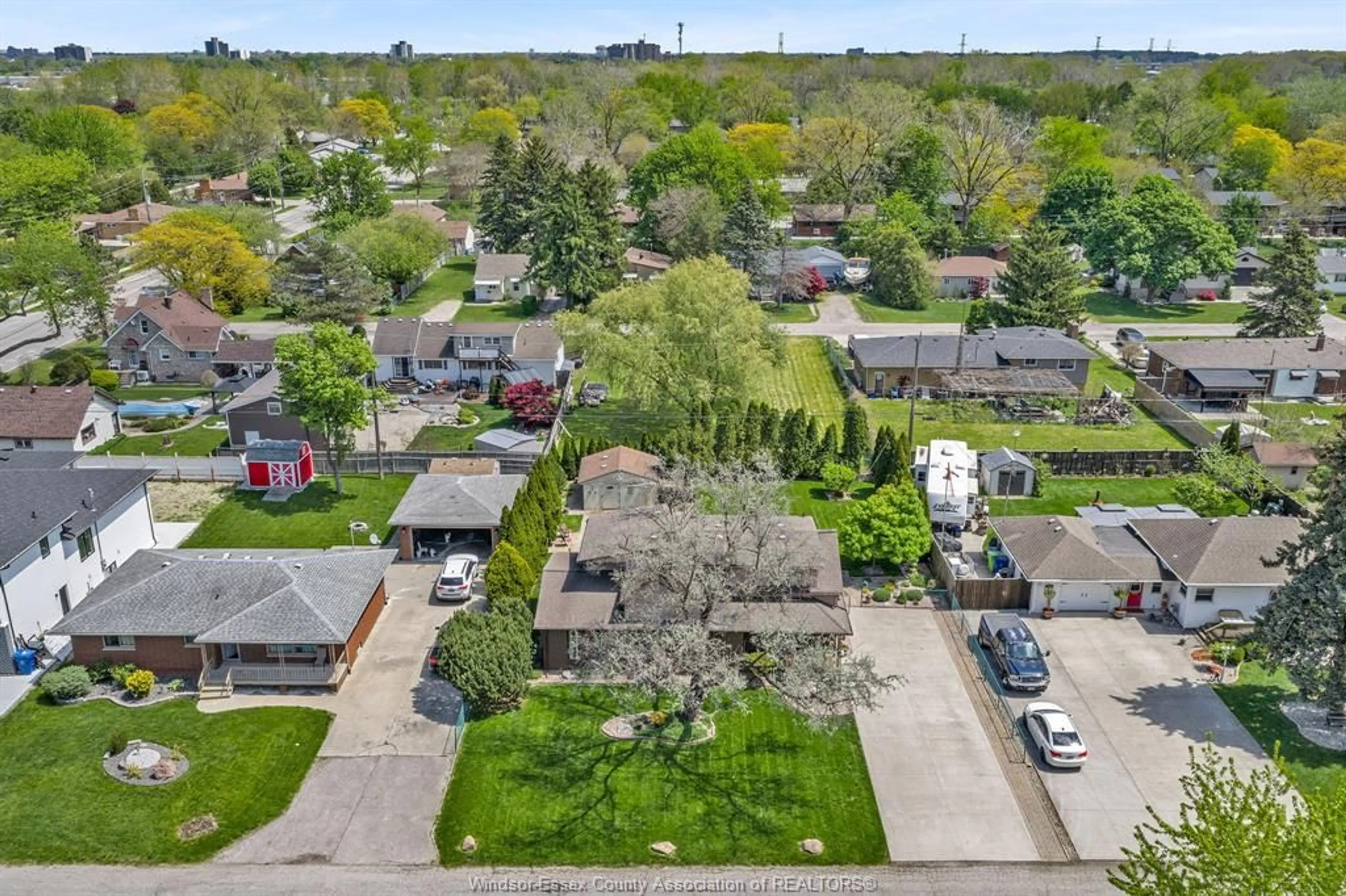 A pic from outside/outdoor area/front of a property/back of a property/a pic from drone, street for 1730 MARK Ave, Windsor Ontario N9G 3G8
