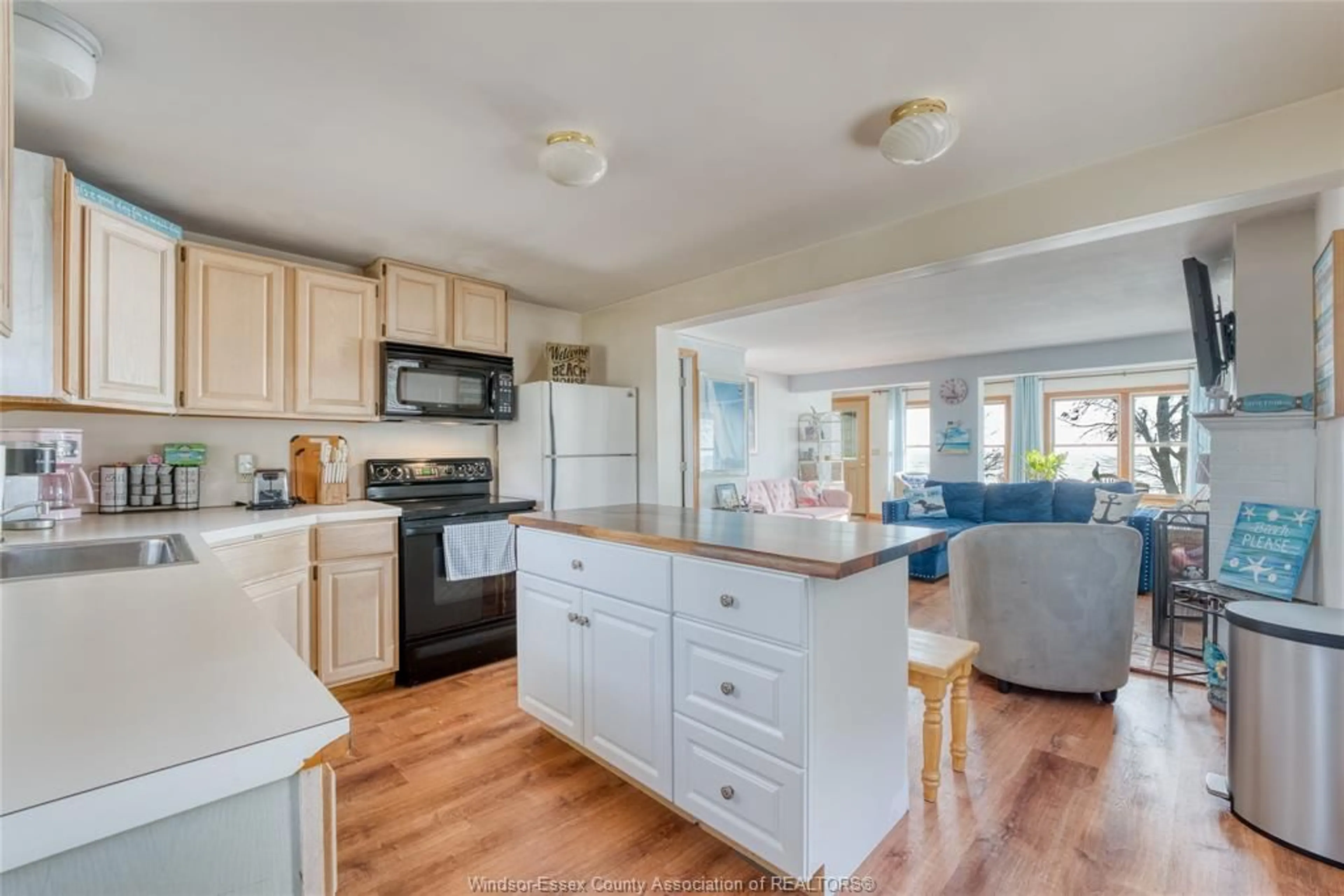 Open concept kitchen, unknown for 1049 HERITAGE Rd, Kingsville Ontario N9Y 2E6
