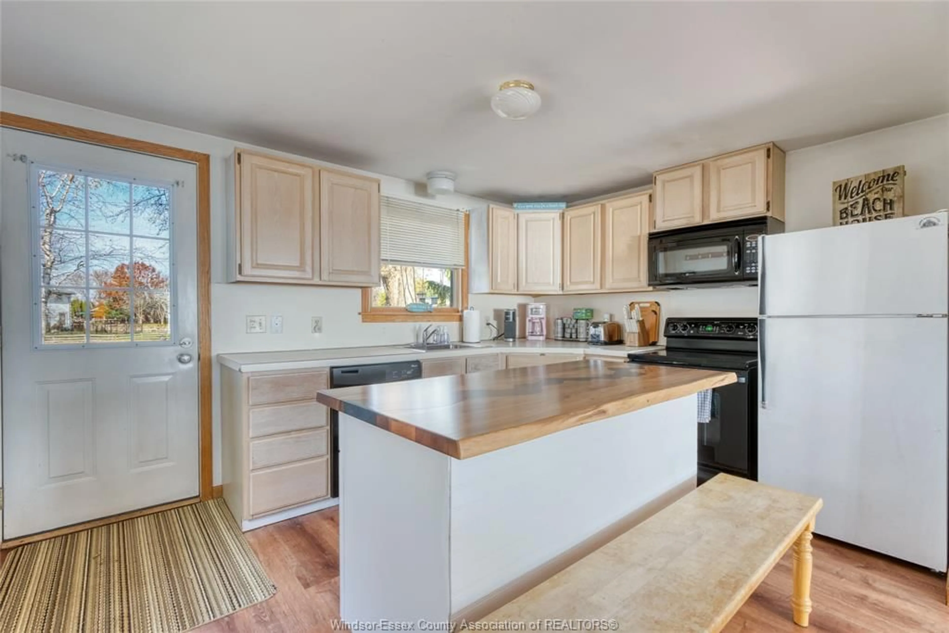 Open concept kitchen, unknown for 1049 HERITAGE Rd, Kingsville Ontario N9Y 2E6