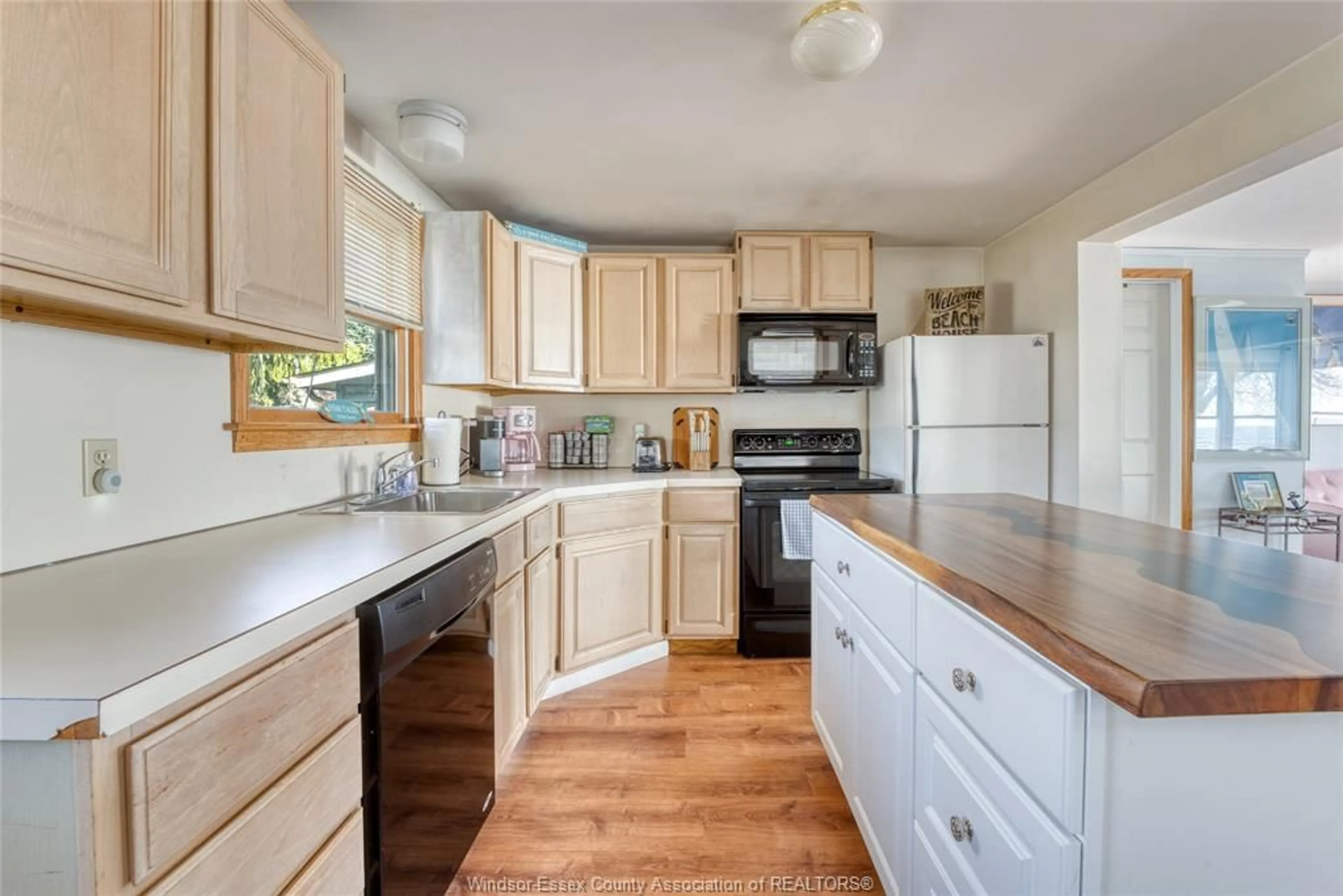 Open concept kitchen, unknown for 1049 HERITAGE Rd, Kingsville Ontario N9Y 2E6