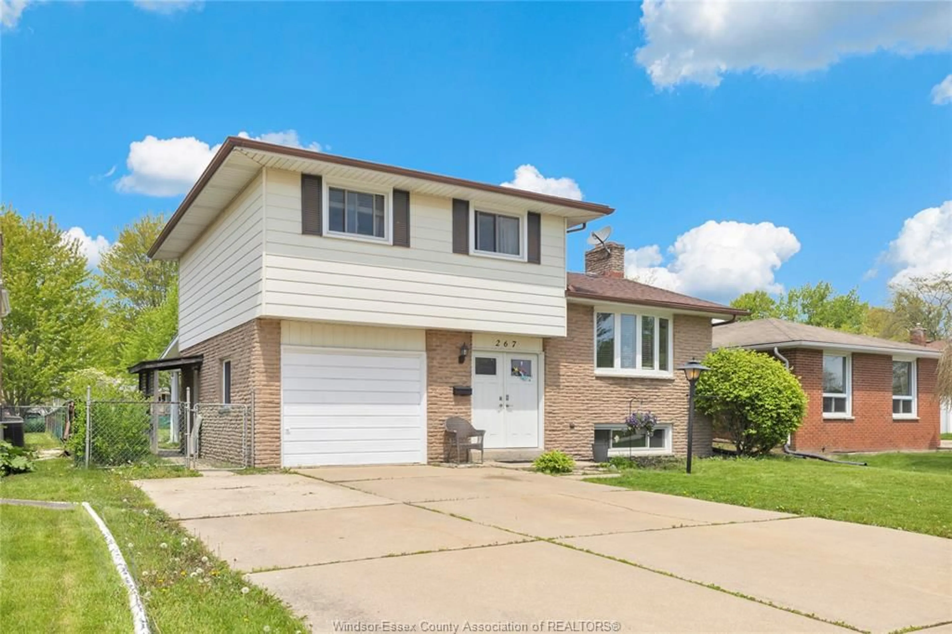 Home with vinyl exterior material, street for 267 ILER St, Essex Ontario N8M 1T9