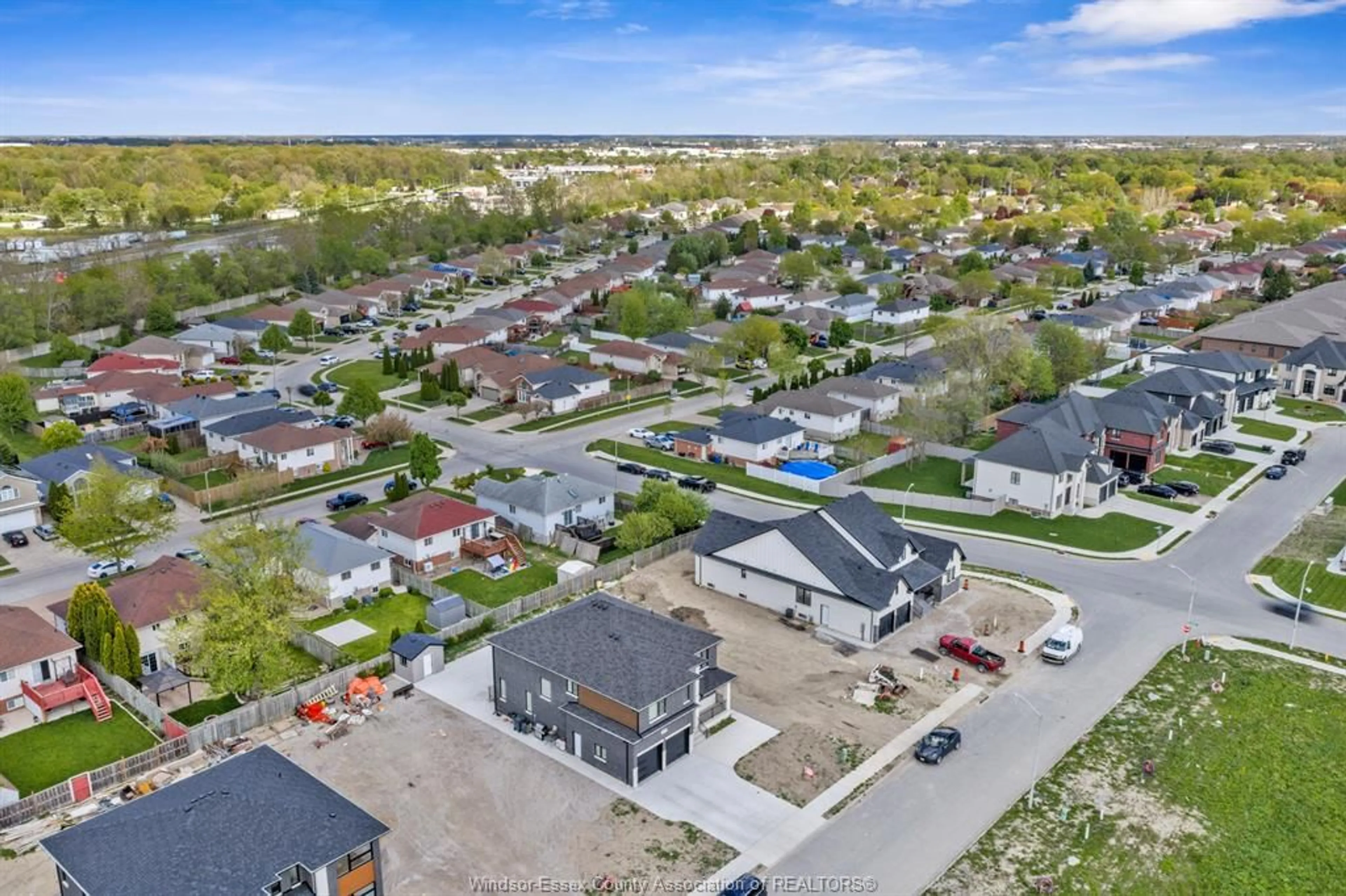 A pic from outside/outdoor area/front of a property/back of a property/a pic from drone, street for 3672 Sutton Ave, Windsor Ontario N9E 0B3