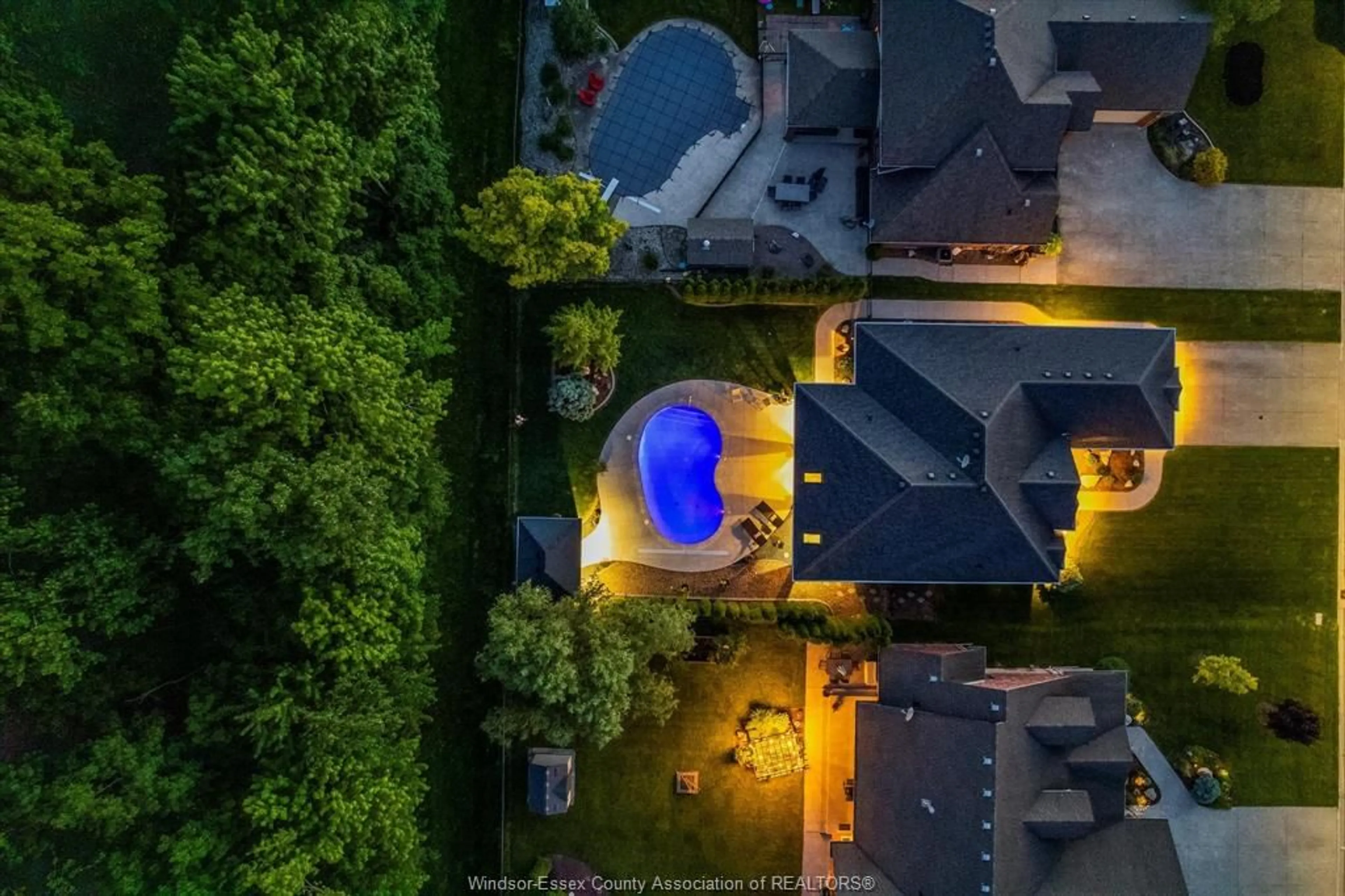 A pic from outside/outdoor area/front of a property/back of a property/a pic from drone, street for 8381 Aalbers Cres, Amherstburg Ontario N0R 1J0