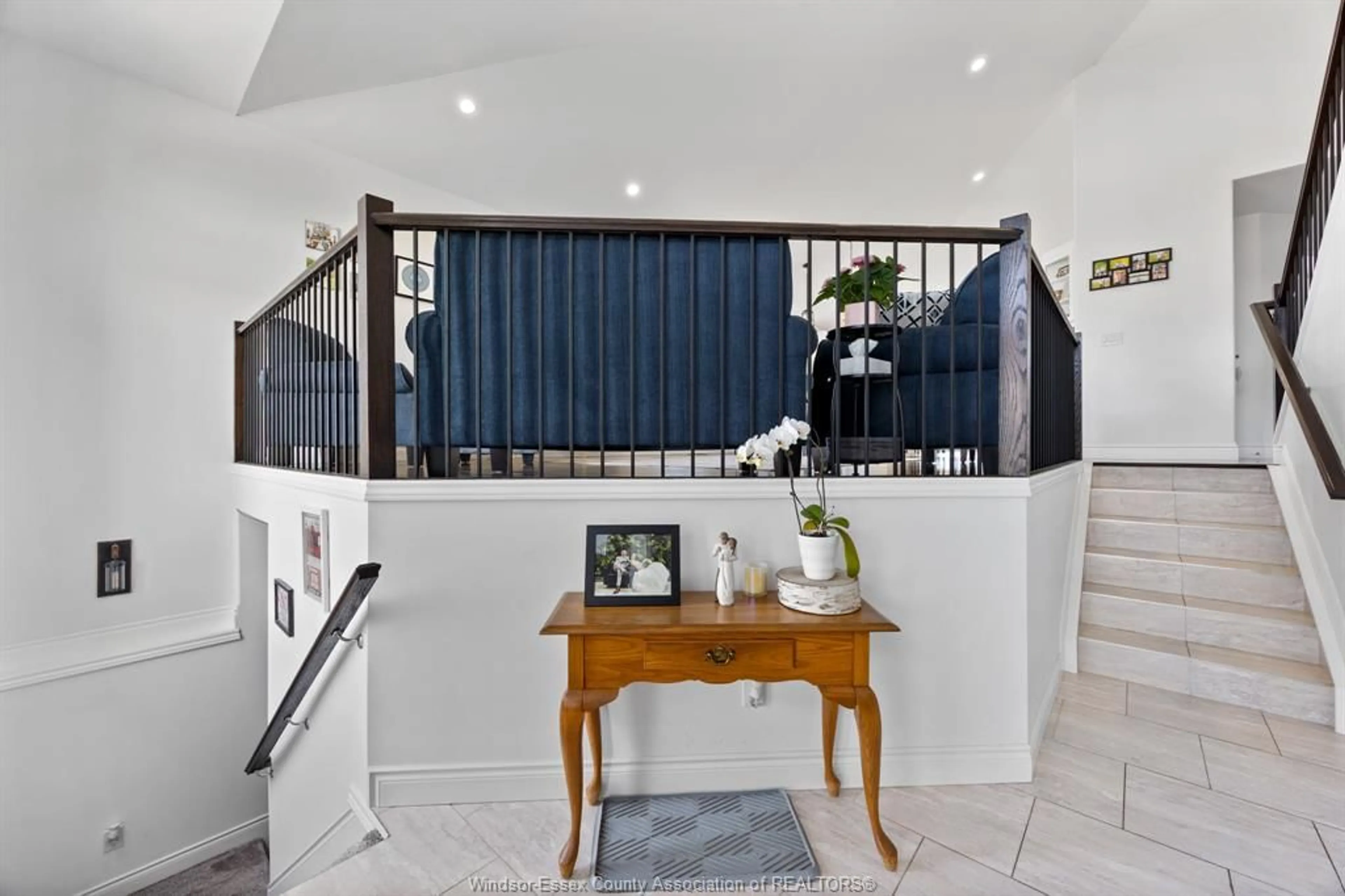 Indoor foyer for 138 SUMMER St, Belle River Ontario N8L 0G8