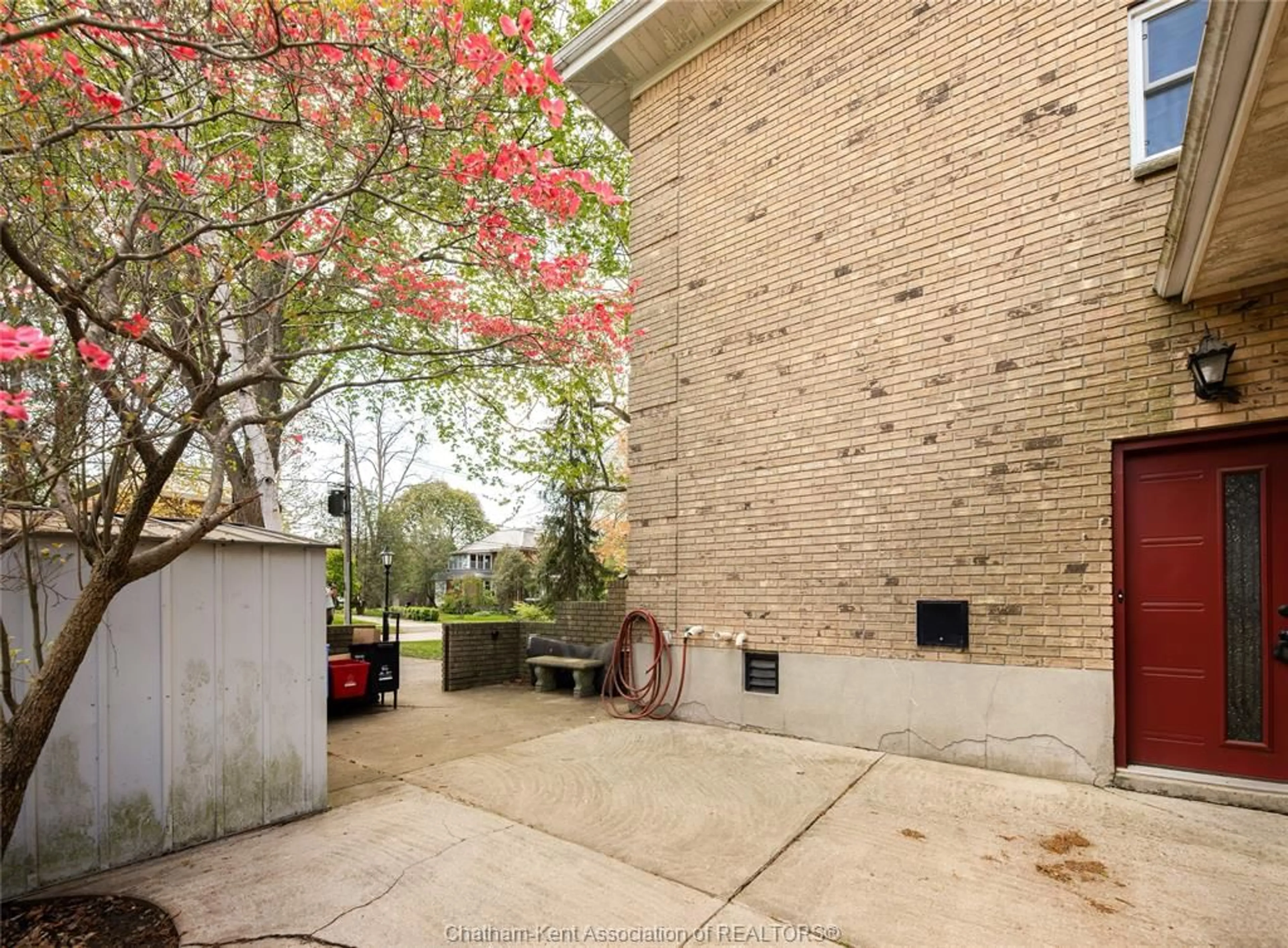 Patio, street for 89 McGregor St, Blenheim Ontario N0P 1A0