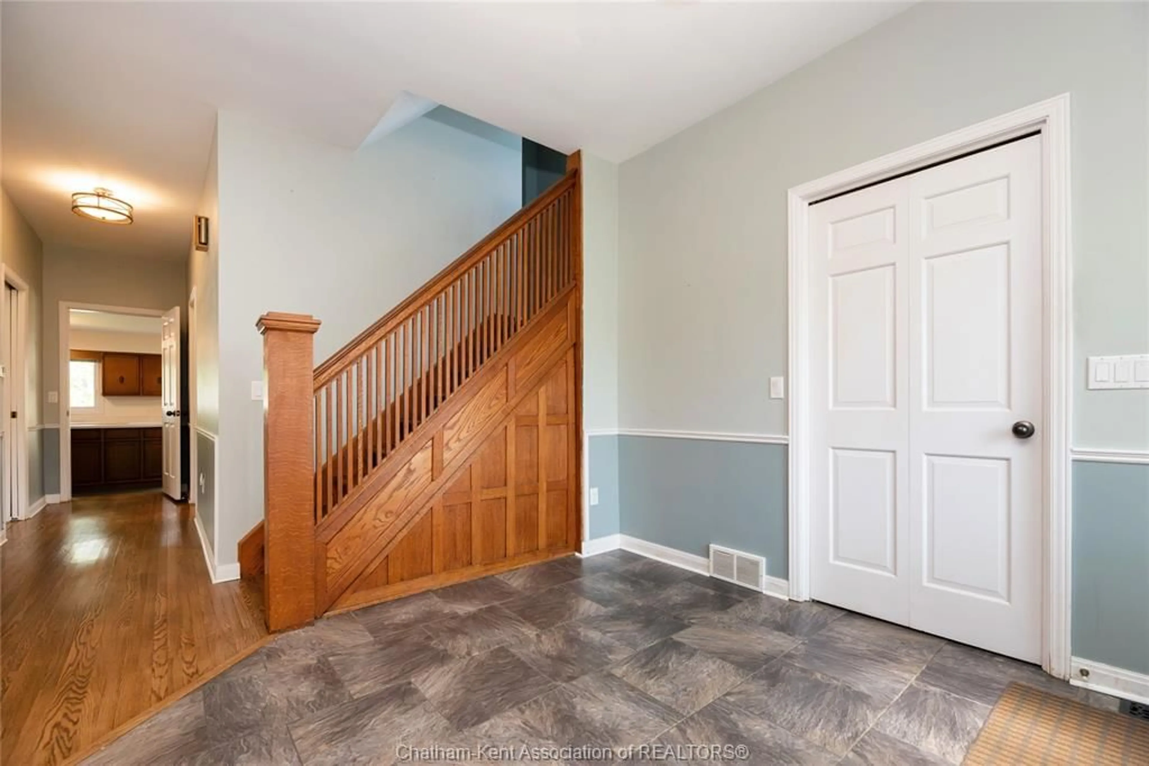 Indoor entryway for 89 McGregor St, Blenheim Ontario N0P 1A0