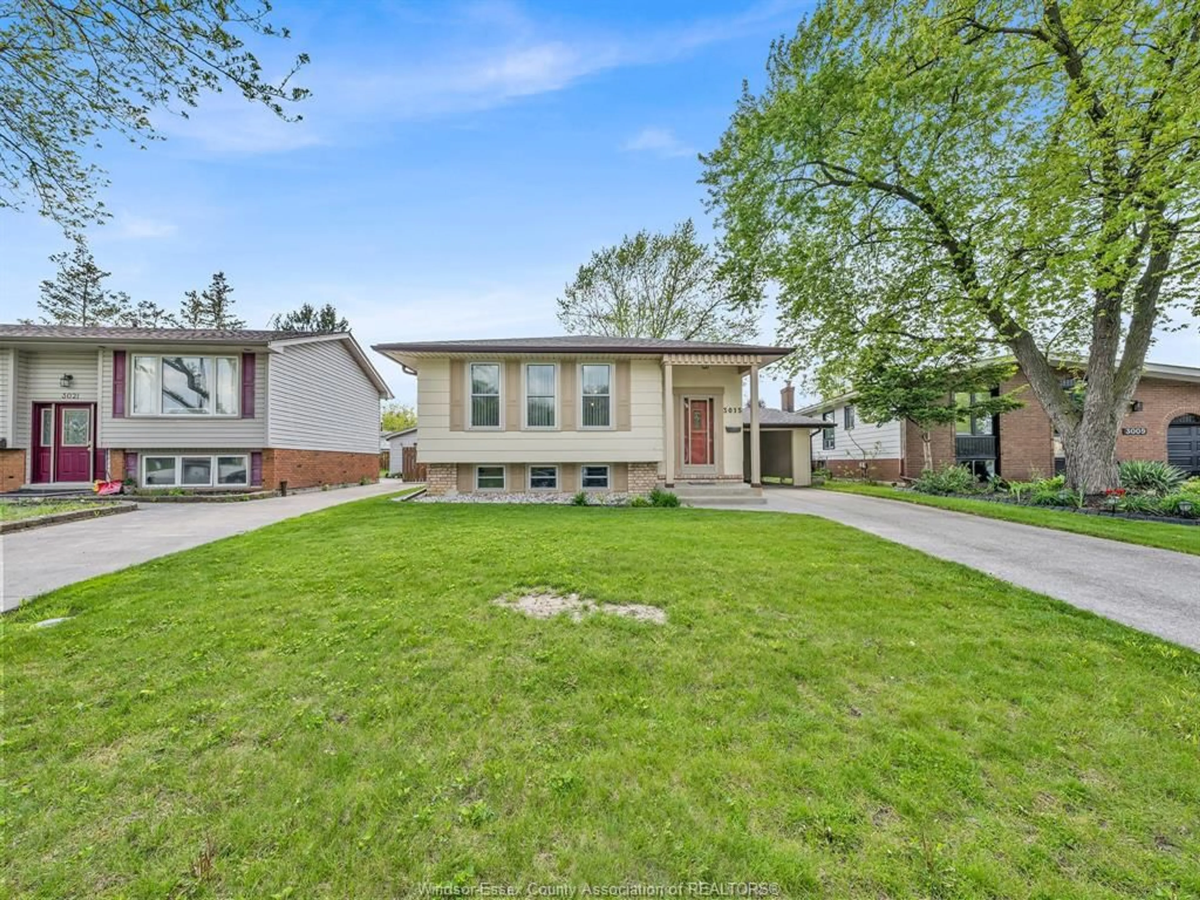Home with brick exterior material, street for 3015 APPLE Lane, Windsor Ontario N8R 1K7
