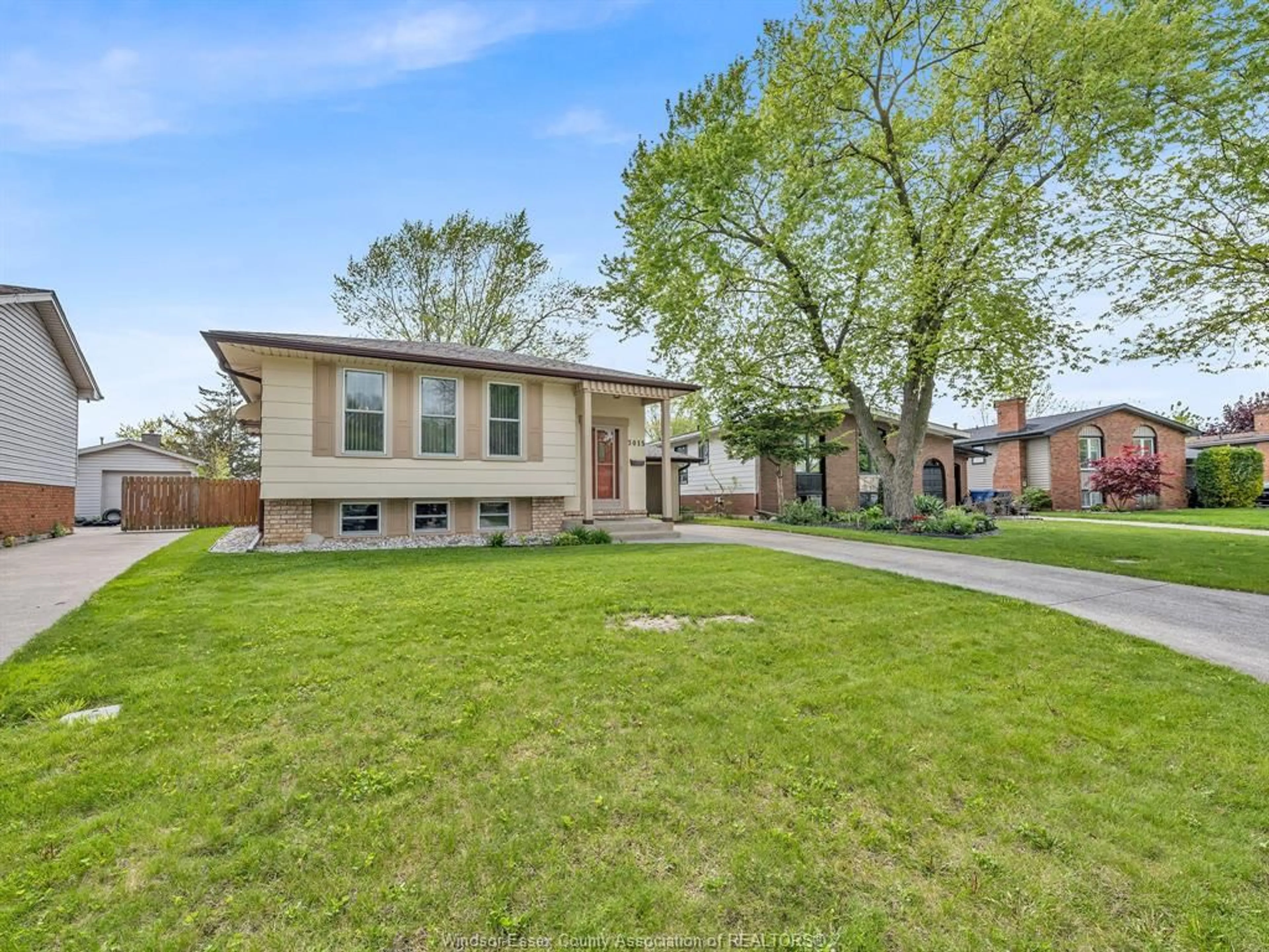 Unknown for 3015 APPLE Lane, Windsor Ontario N8R 1K7