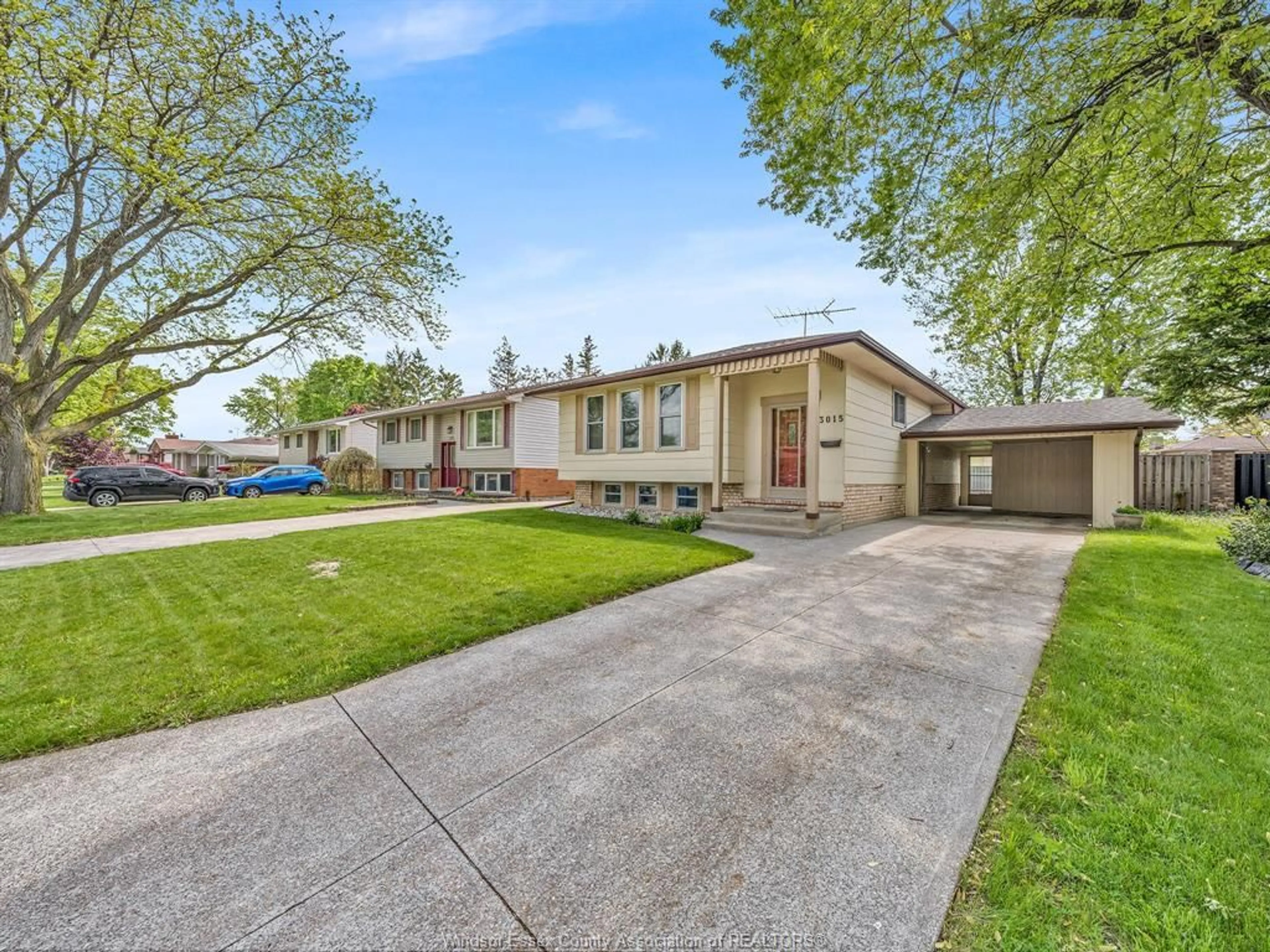 Unknown for 3015 APPLE Lane, Windsor Ontario N8R 1K7