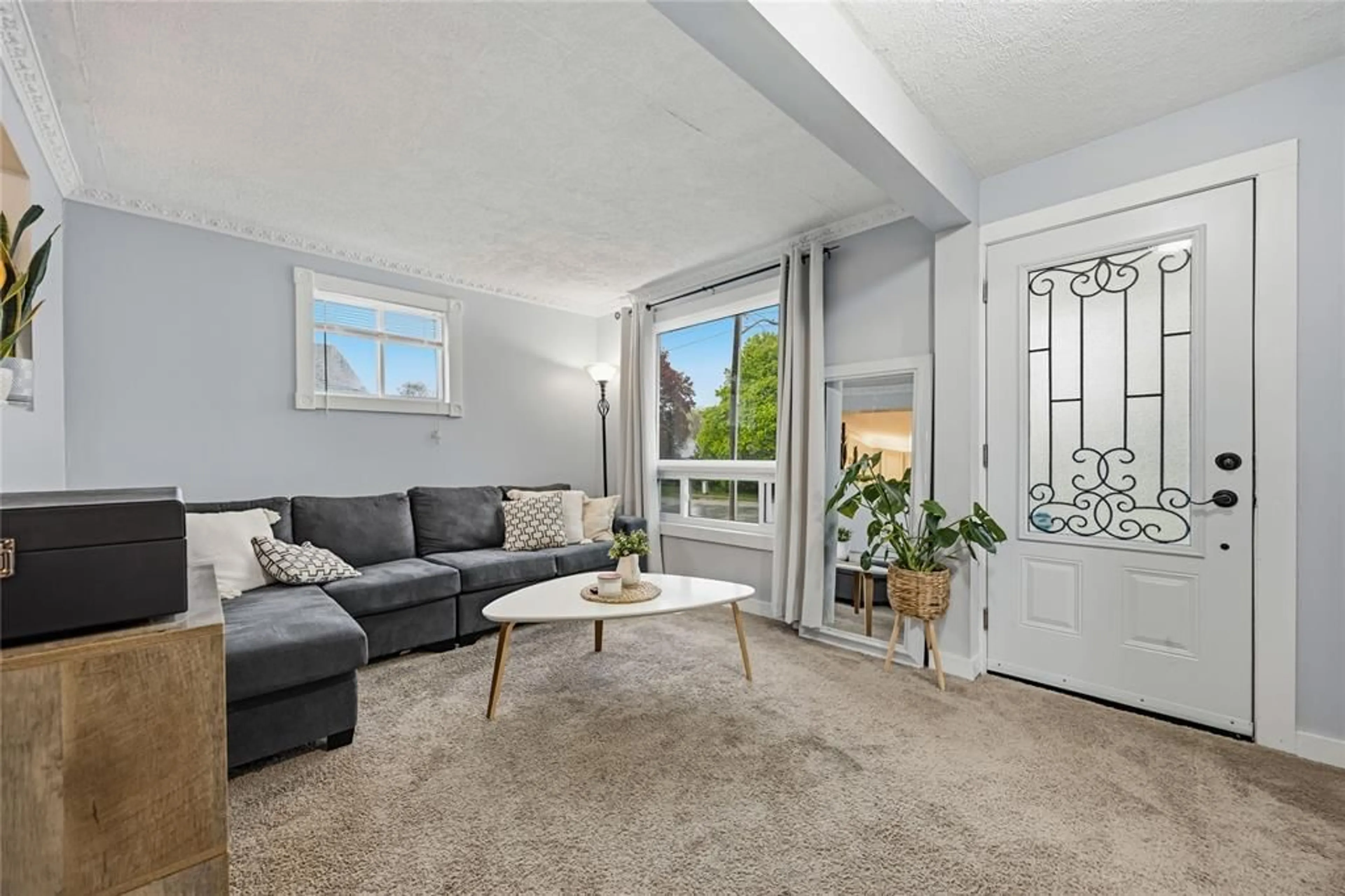 Living room with furniture, unknown for 615 COPLAND Rd, Sarnia Ontario N7T 7B2