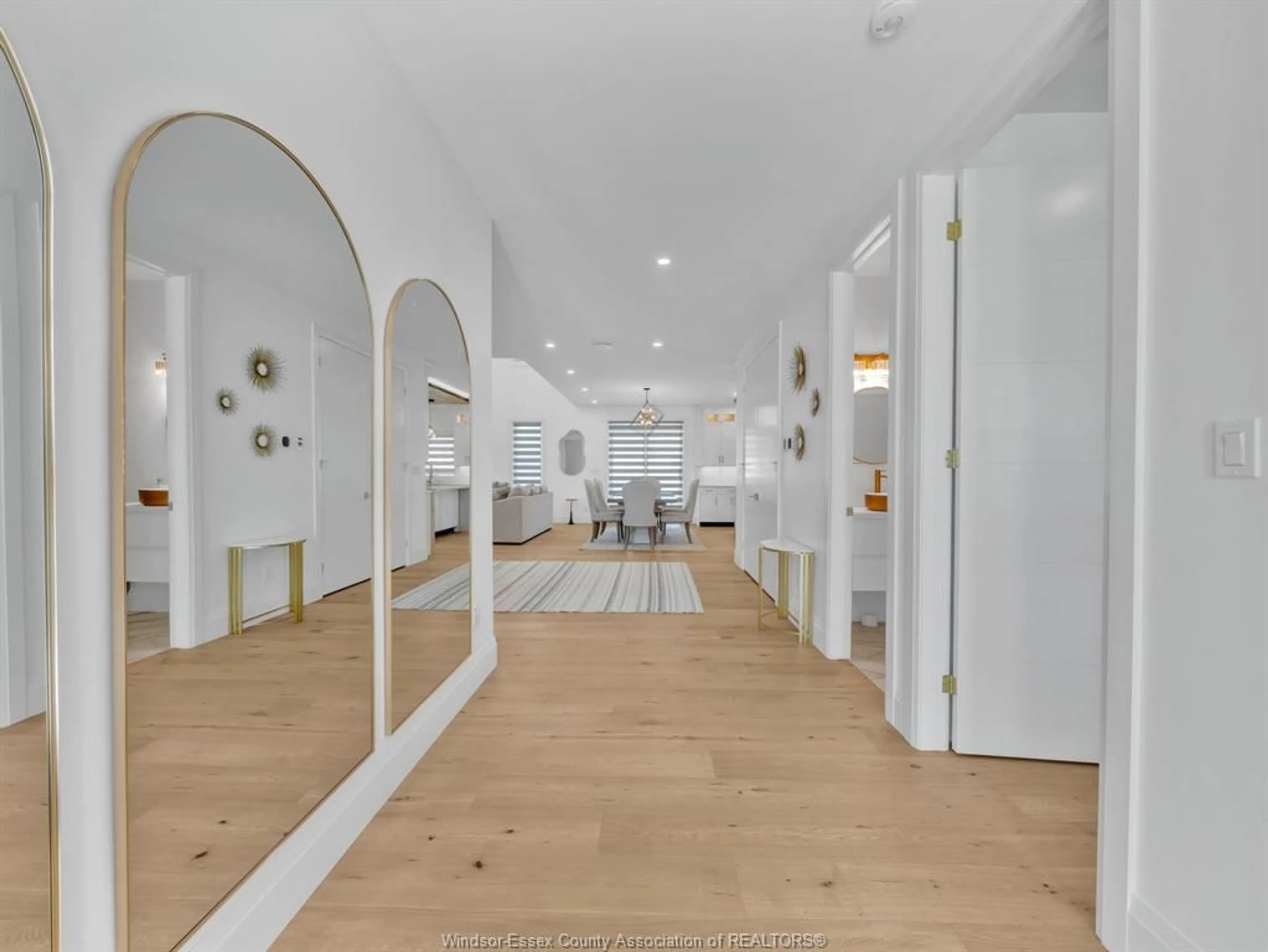Indoor foyer for 3684 SUTTON Ave, Windsor Ontario N9E 0B3