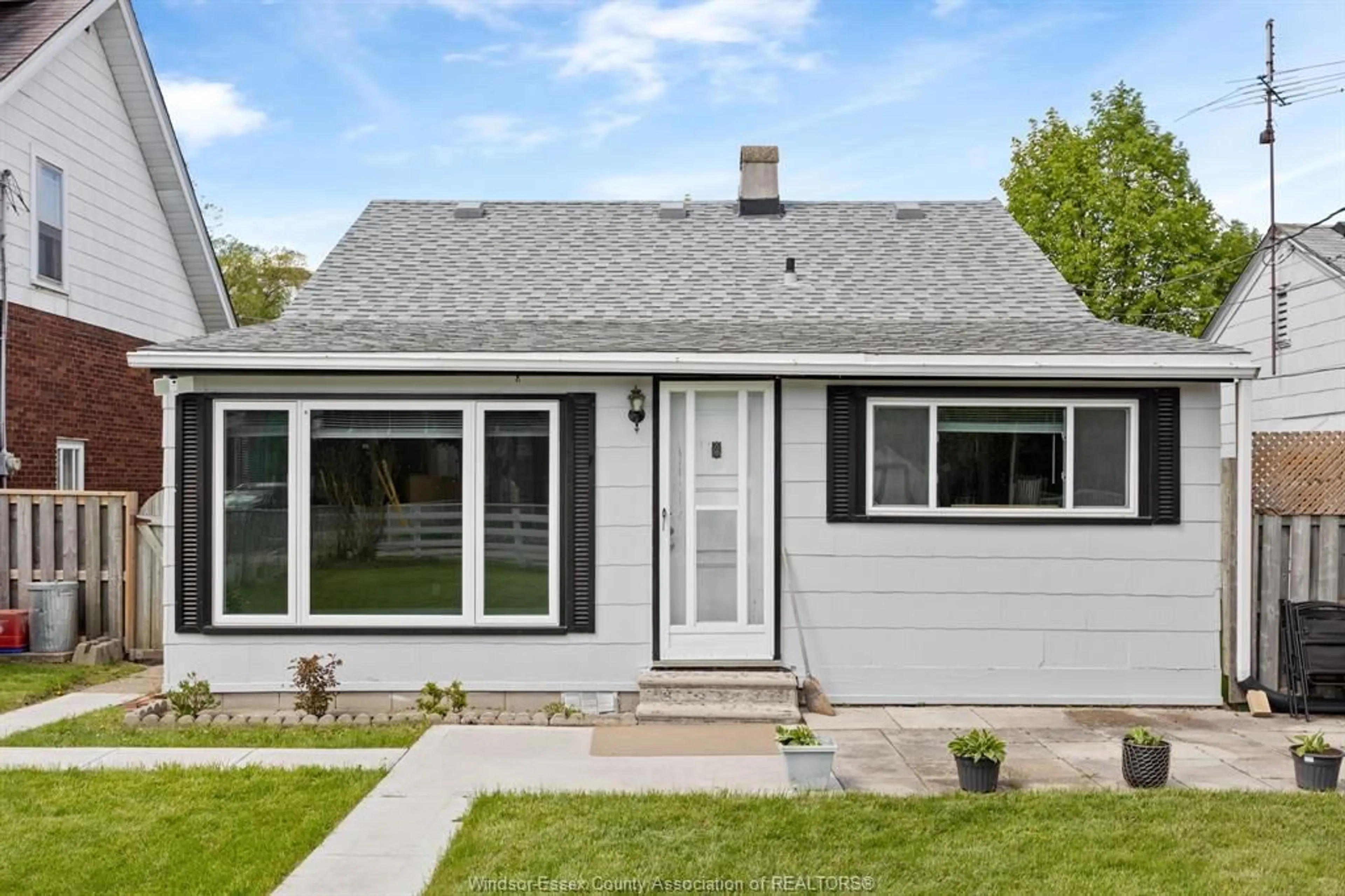 Home with vinyl exterior material, street for 1512 GOYEAU St, Windsor Ontario N8X 3L4