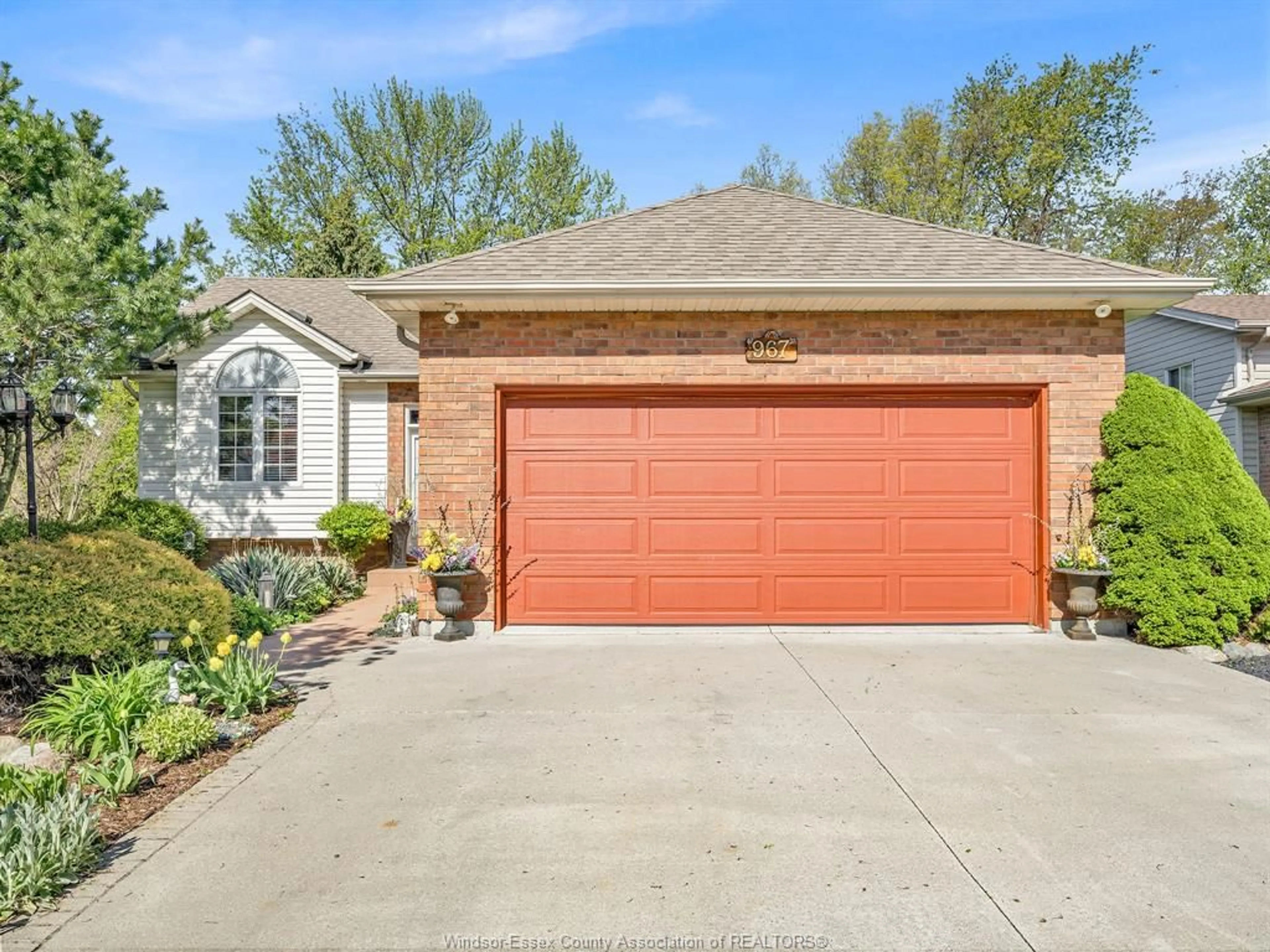 Home with brick exterior material, street for 967 WRIDE Ave, Kingsville Ontario N9Y 3E9