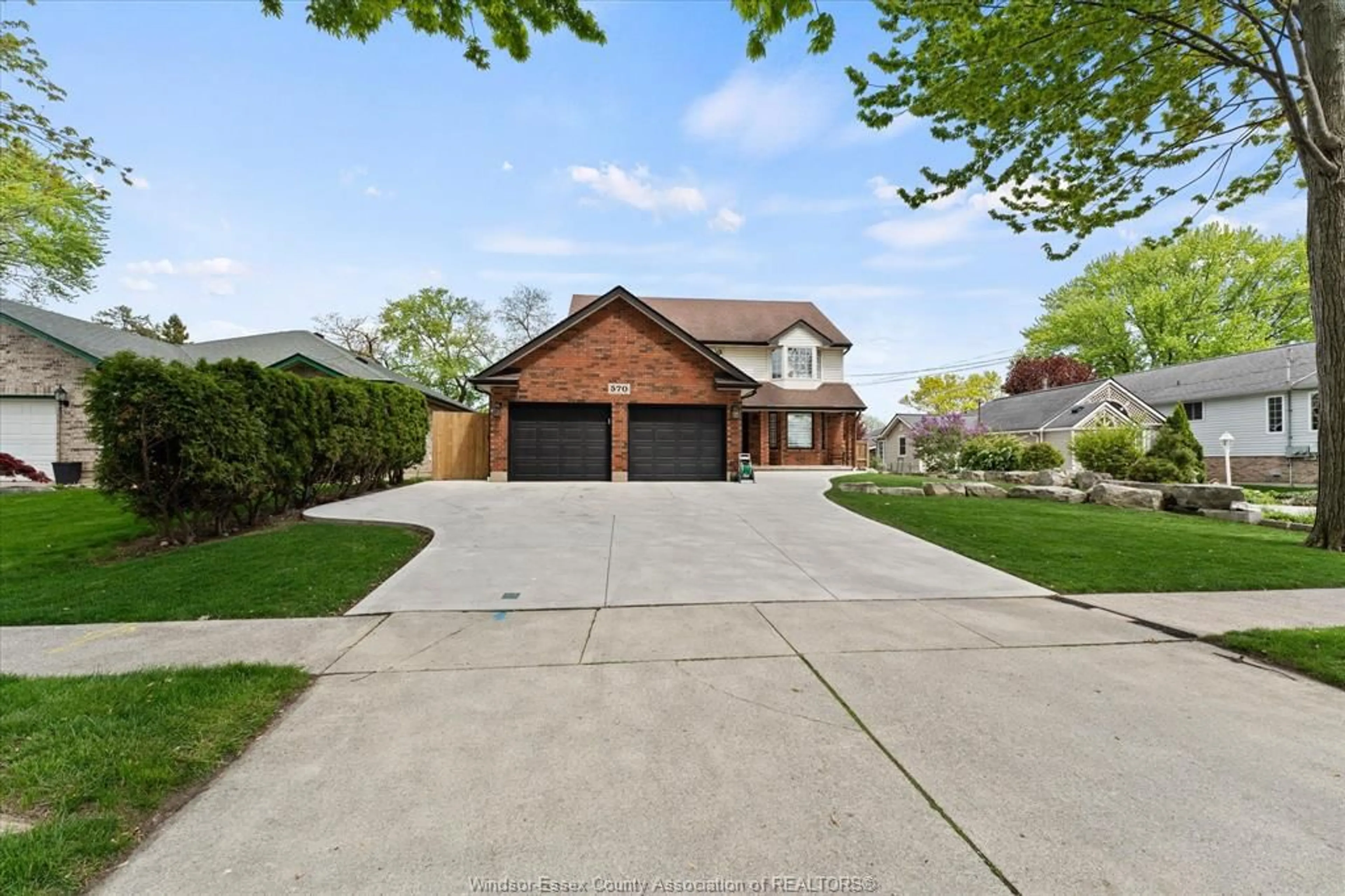 Home with brick exterior material, street for 570 JARVIS Ave, Windsor Ontario N8P 1C9