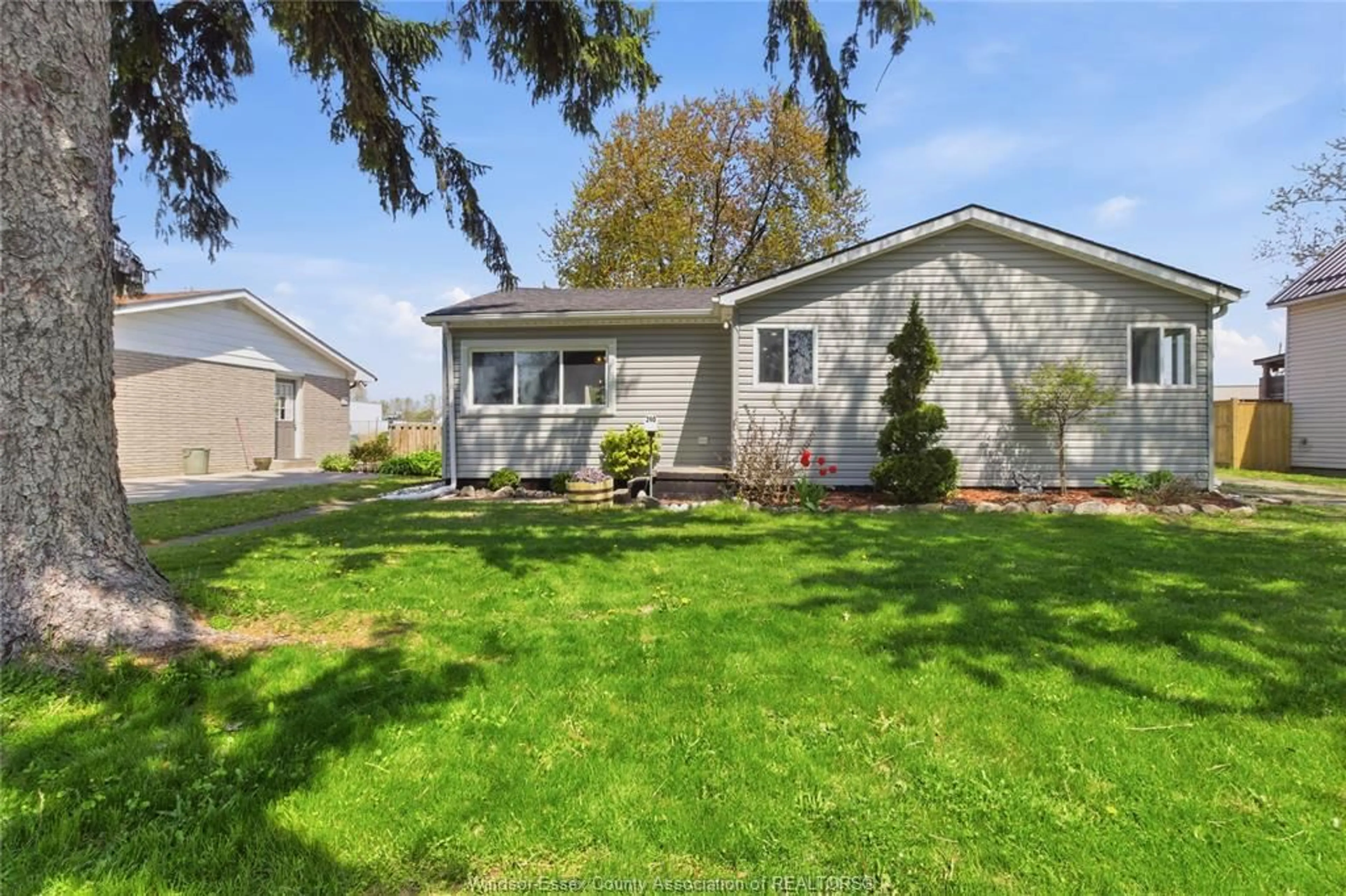 Home with vinyl exterior material, street for 240 LAKEVIEW Ave, Kingsville Ontario N9Y 1N9