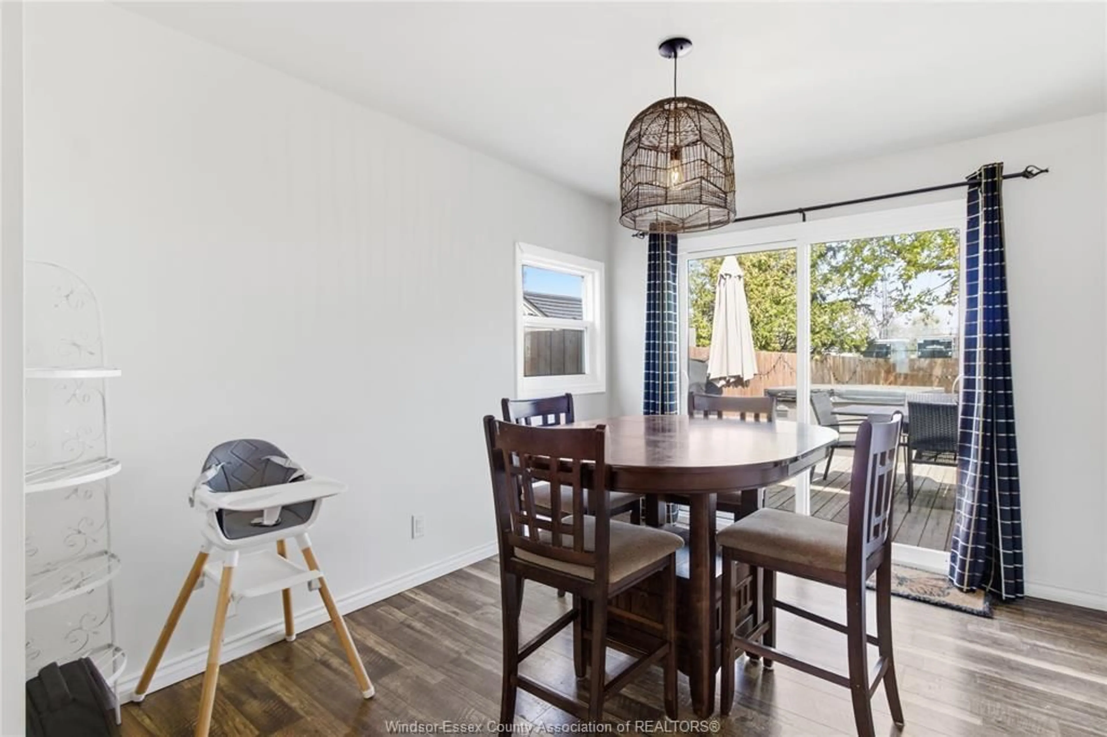 Dining room, wood/laminate floor for 240 LAKEVIEW Ave, Kingsville Ontario N9Y 1N9