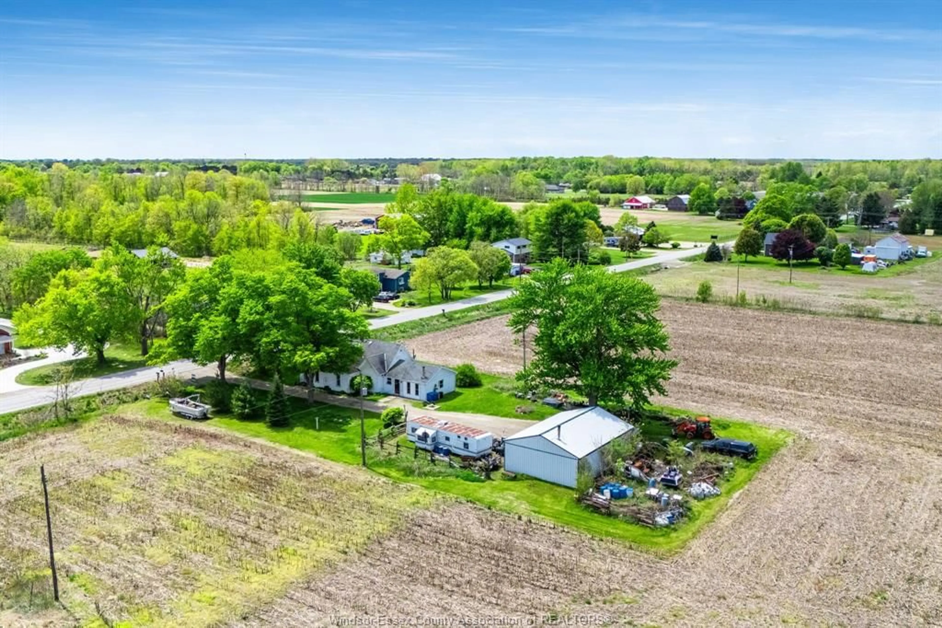 A pic from outside/outdoor area/front of a property/back of a property/a pic from drone, unknown for 250 Road 3, Kingsville Ontario N9Y 2E5