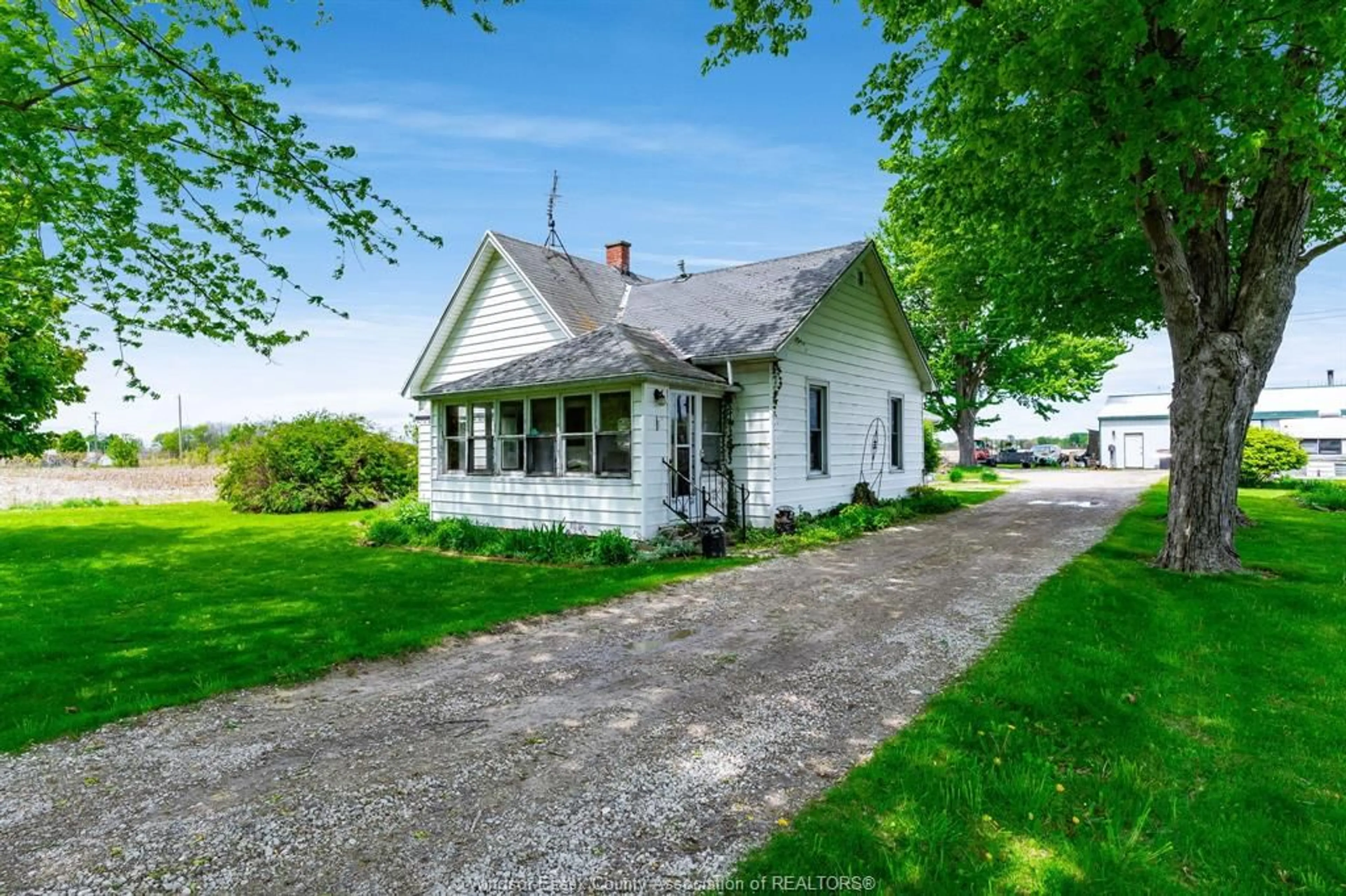 A pic from outside/outdoor area/front of a property/back of a property/a pic from drone, unknown for 250 Road 3, Kingsville Ontario N9Y 2E5