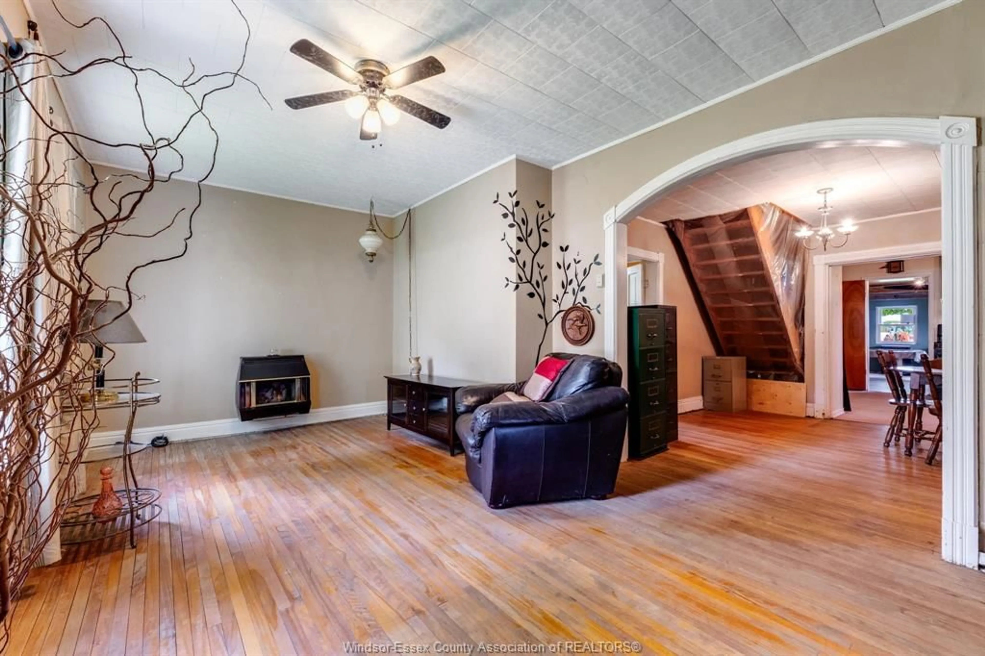 Living room with furniture, unknown for 250 Road 3, Kingsville Ontario N9Y 2E5