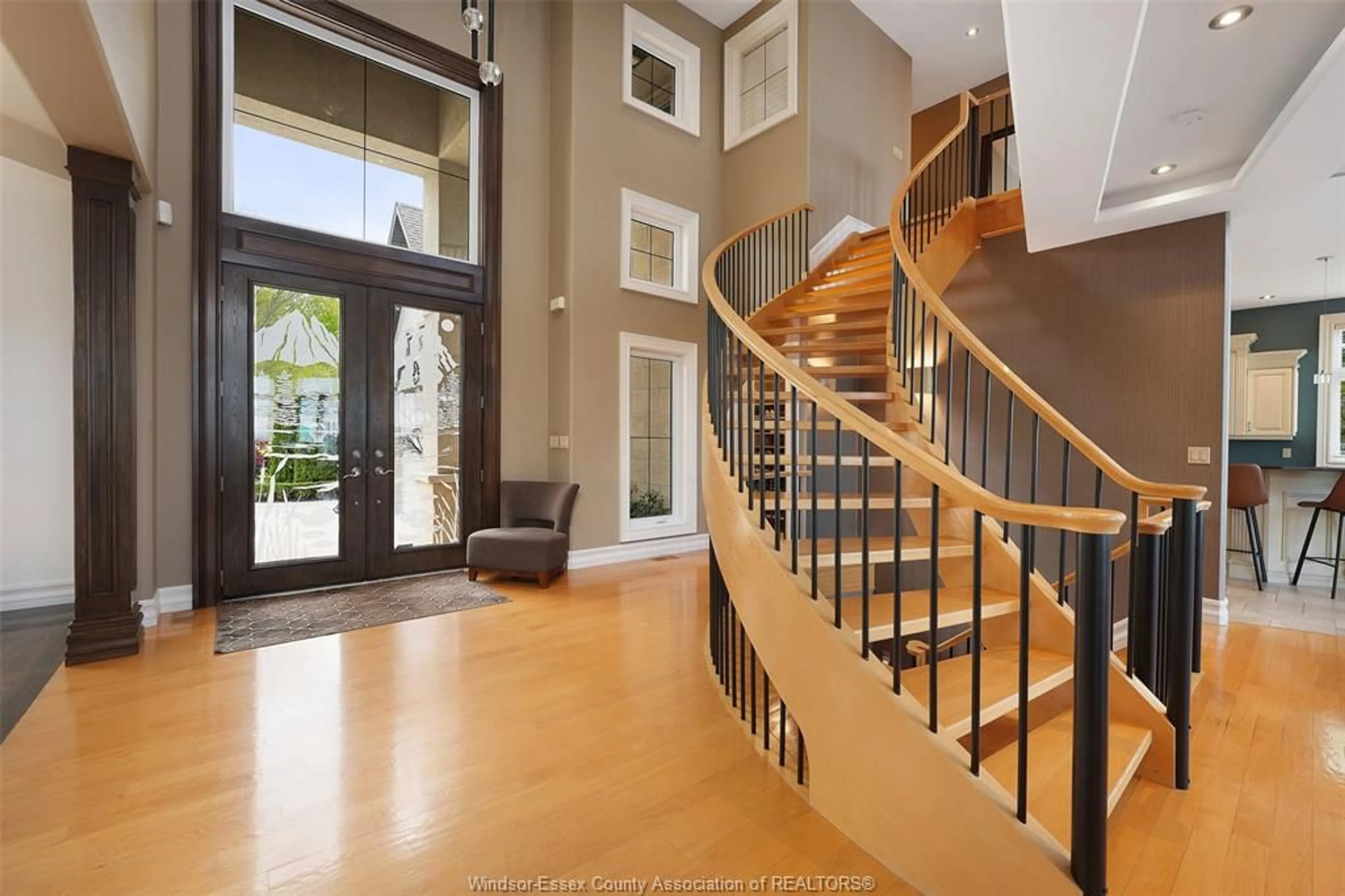 Indoor foyer for 1740 CAILLE Ave, Lakeshore Ontario N8L 0J5
