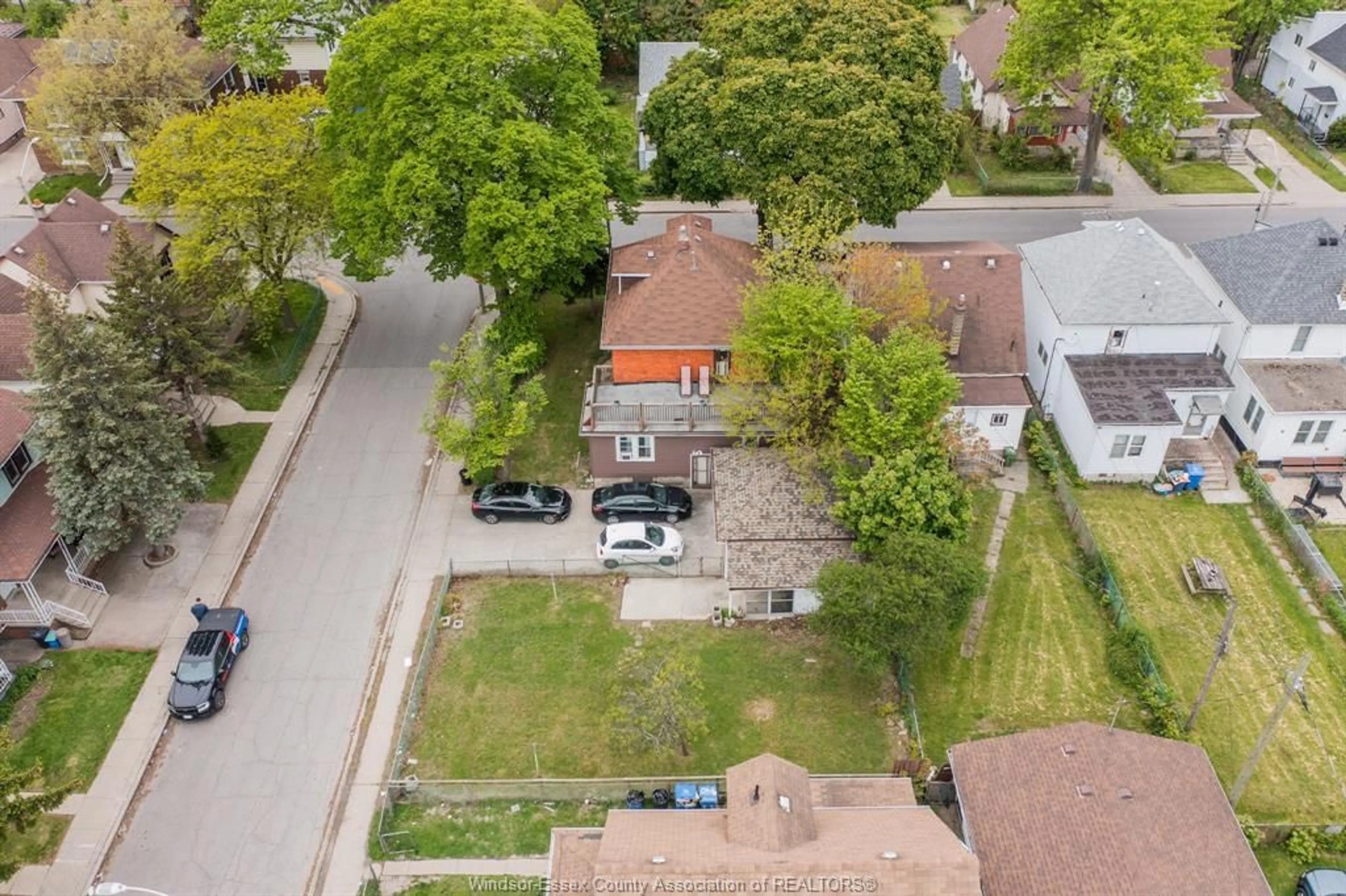 A pic from outside/outdoor area/front of a property/back of a property/a pic from drone, street for 688-690 PARENT Ave, Windsor Ontario N9A 2C5