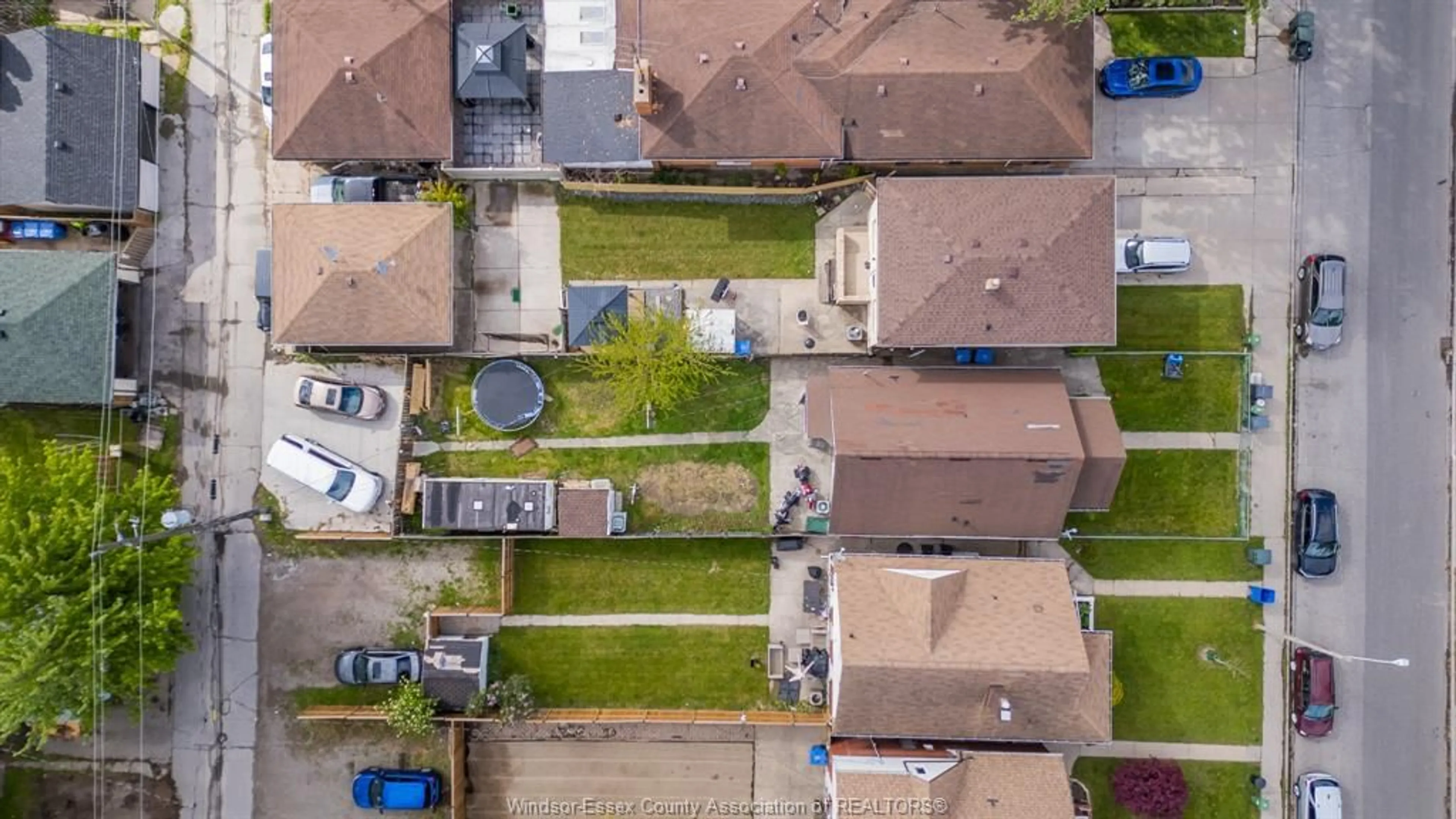A pic from outside/outdoor area/front of a property/back of a property/a pic from drone, street for 1180 LANGLOIS Ave, Windsor Ontario N9A 2H5