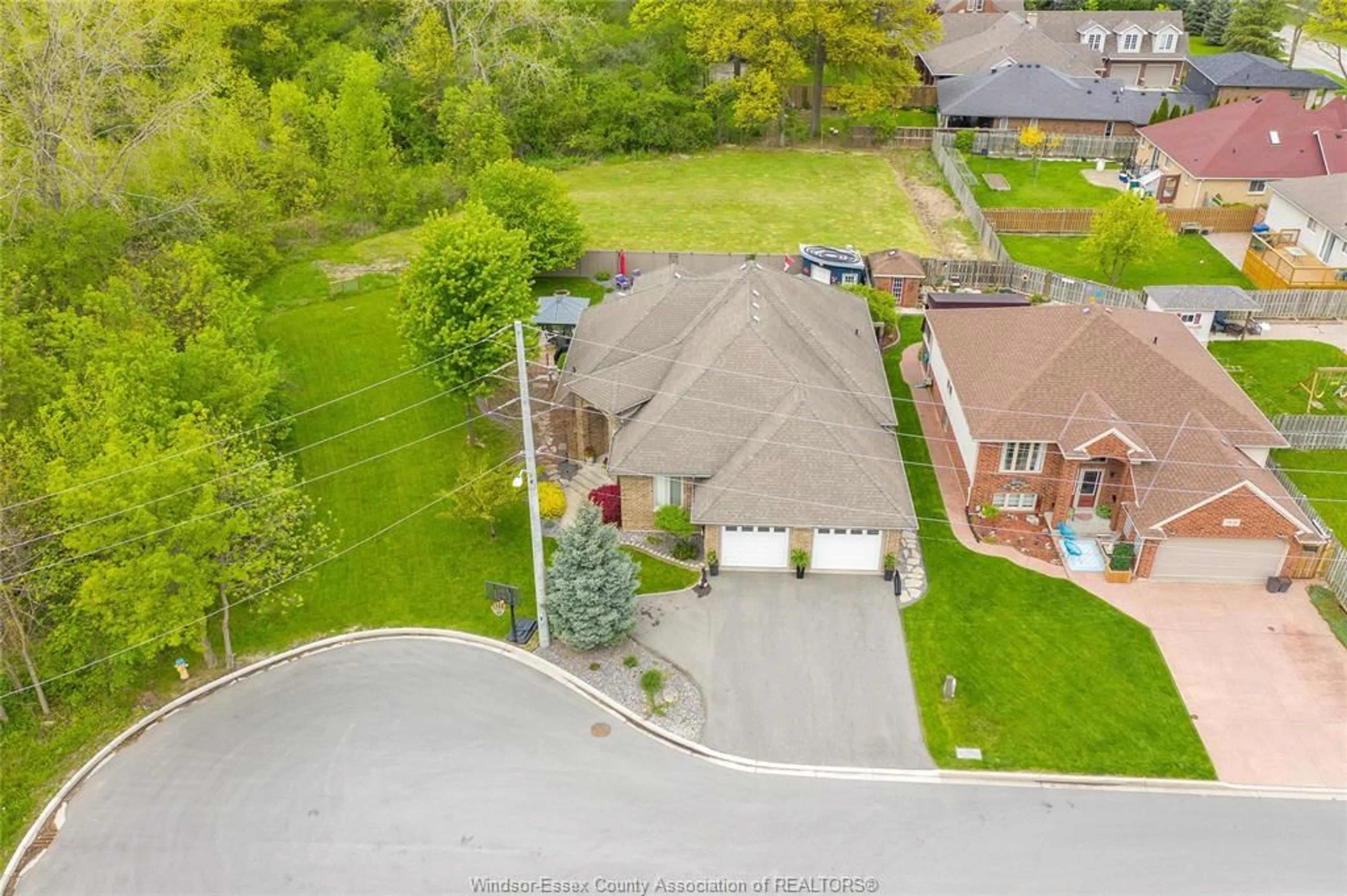 A pic from outside/outdoor area/front of a property/back of a property/a pic from drone, street for 7840 STELLA Cres, Windsor Ontario N8T 3R8