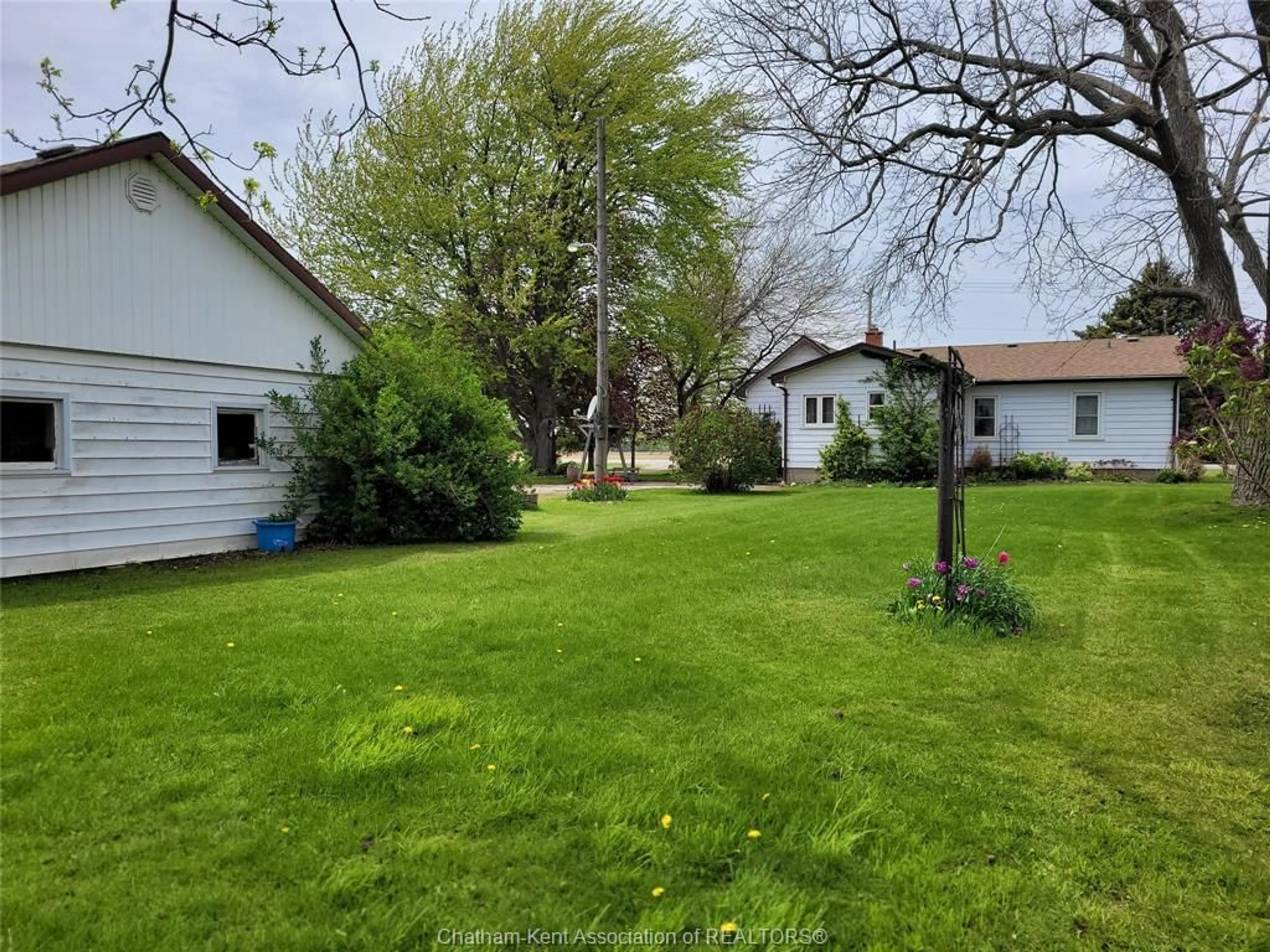 A pic from outside/outdoor area/front of a property/back of a property/a pic from drone, street for 10238 FAIRVIEW Line, Chatham-Kent Ontario N7M 5J4
