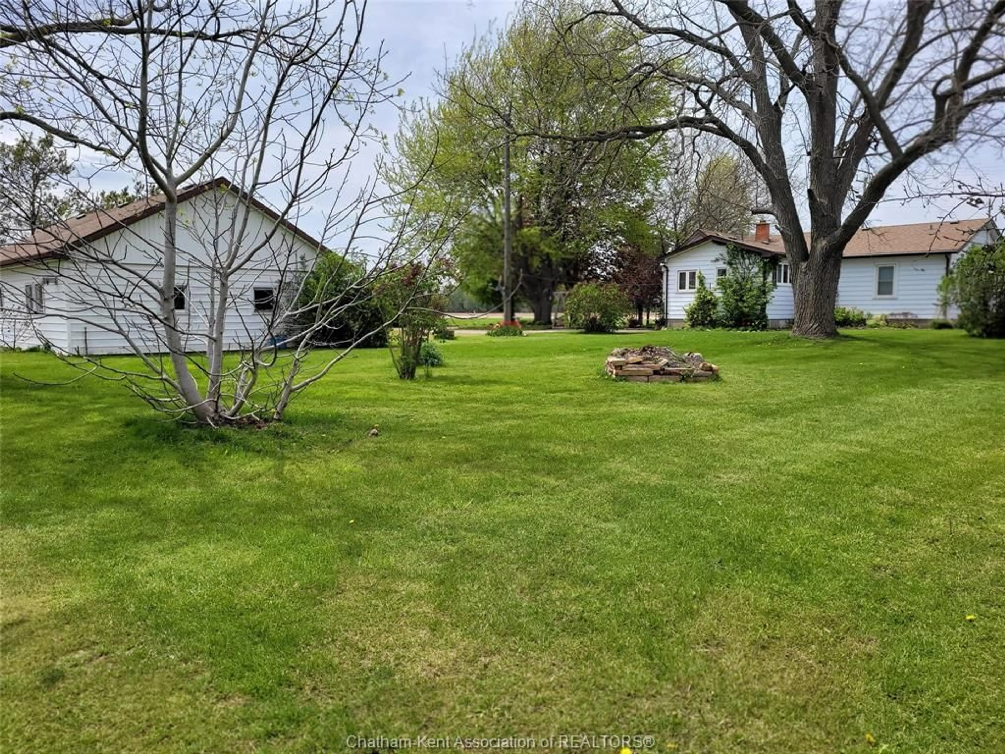 A pic from outside/outdoor area/front of a property/back of a property/a pic from drone, unknown for 10238 FAIRVIEW Line, Chatham-Kent Ontario N7M 5J4