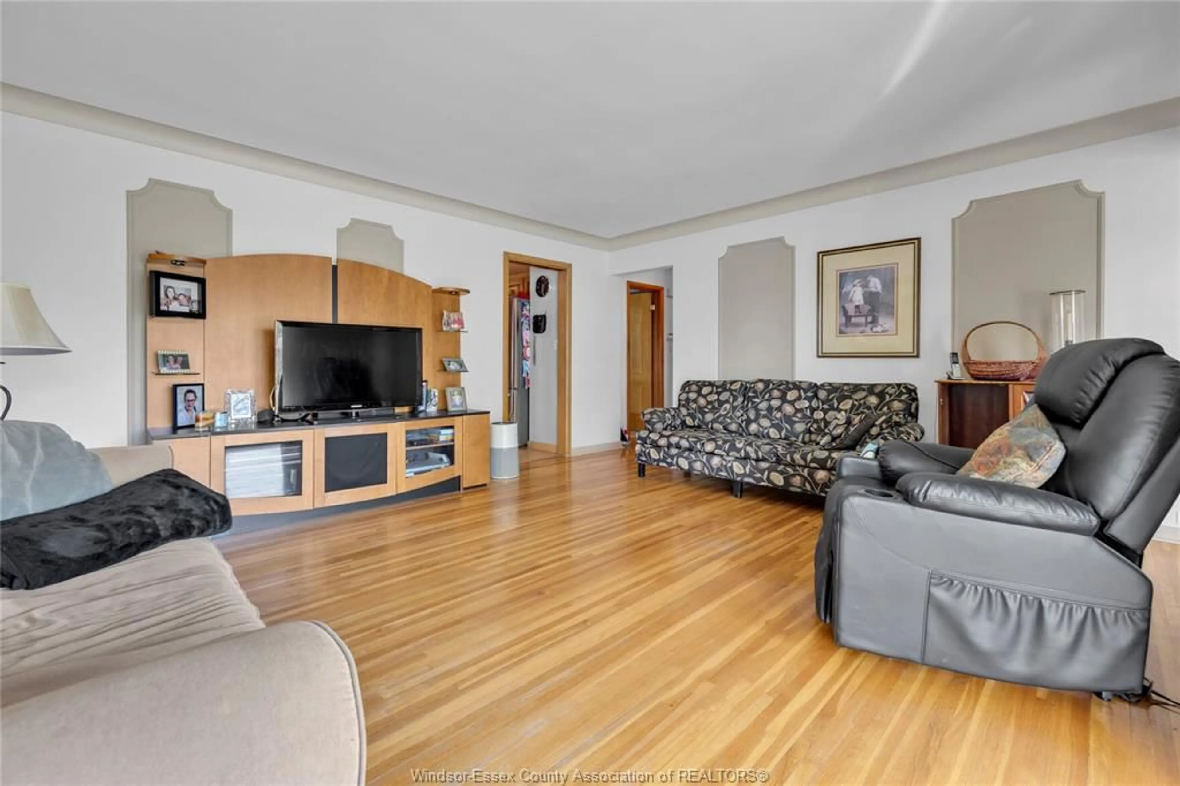 Living room with furniture, unknown for 855 GREENDALE, Windsor Ontario N8S 4A9