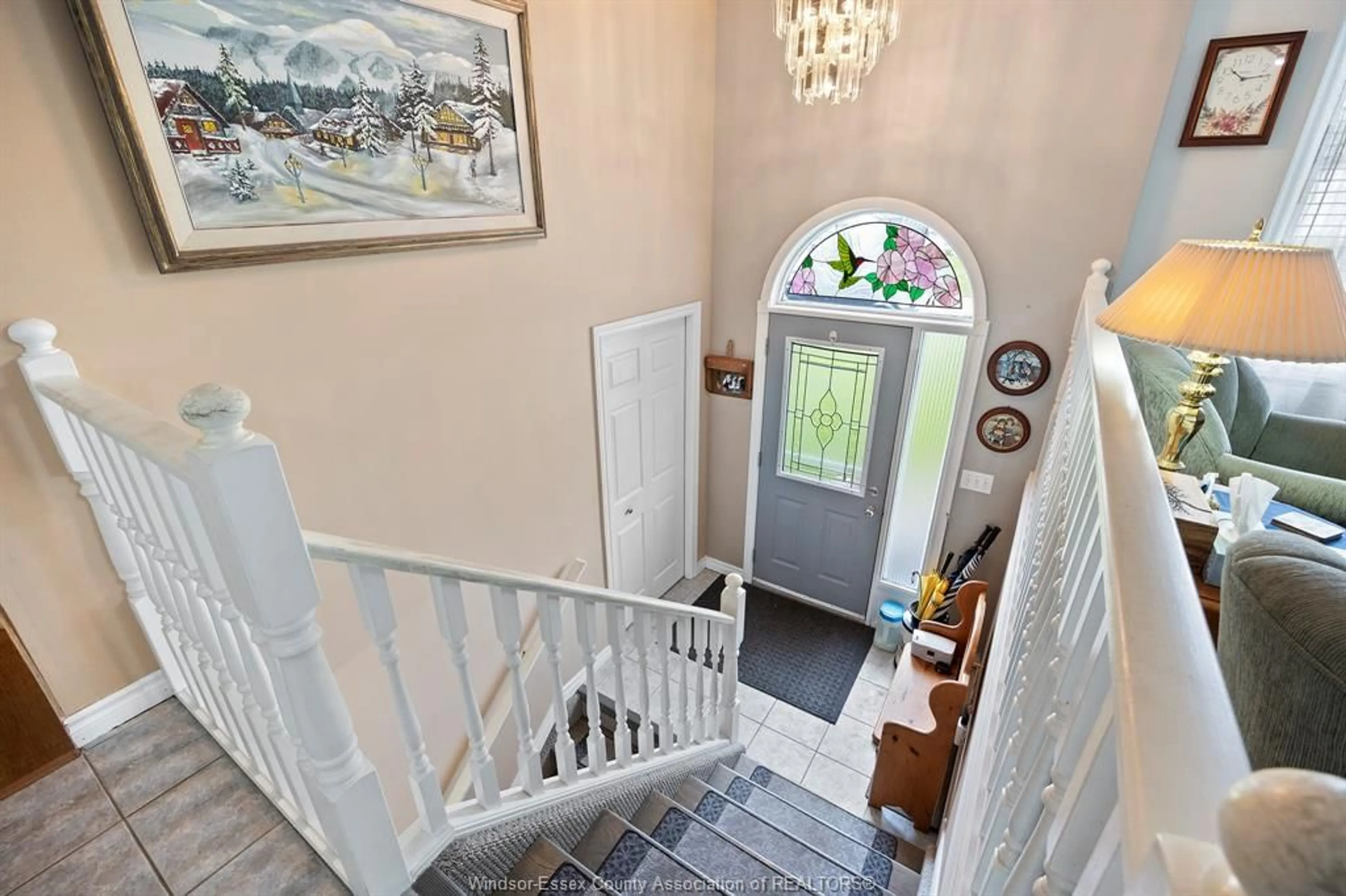 Indoor foyer for 150 ROSEANN Dr, Harrow Ontario N0R 1G0