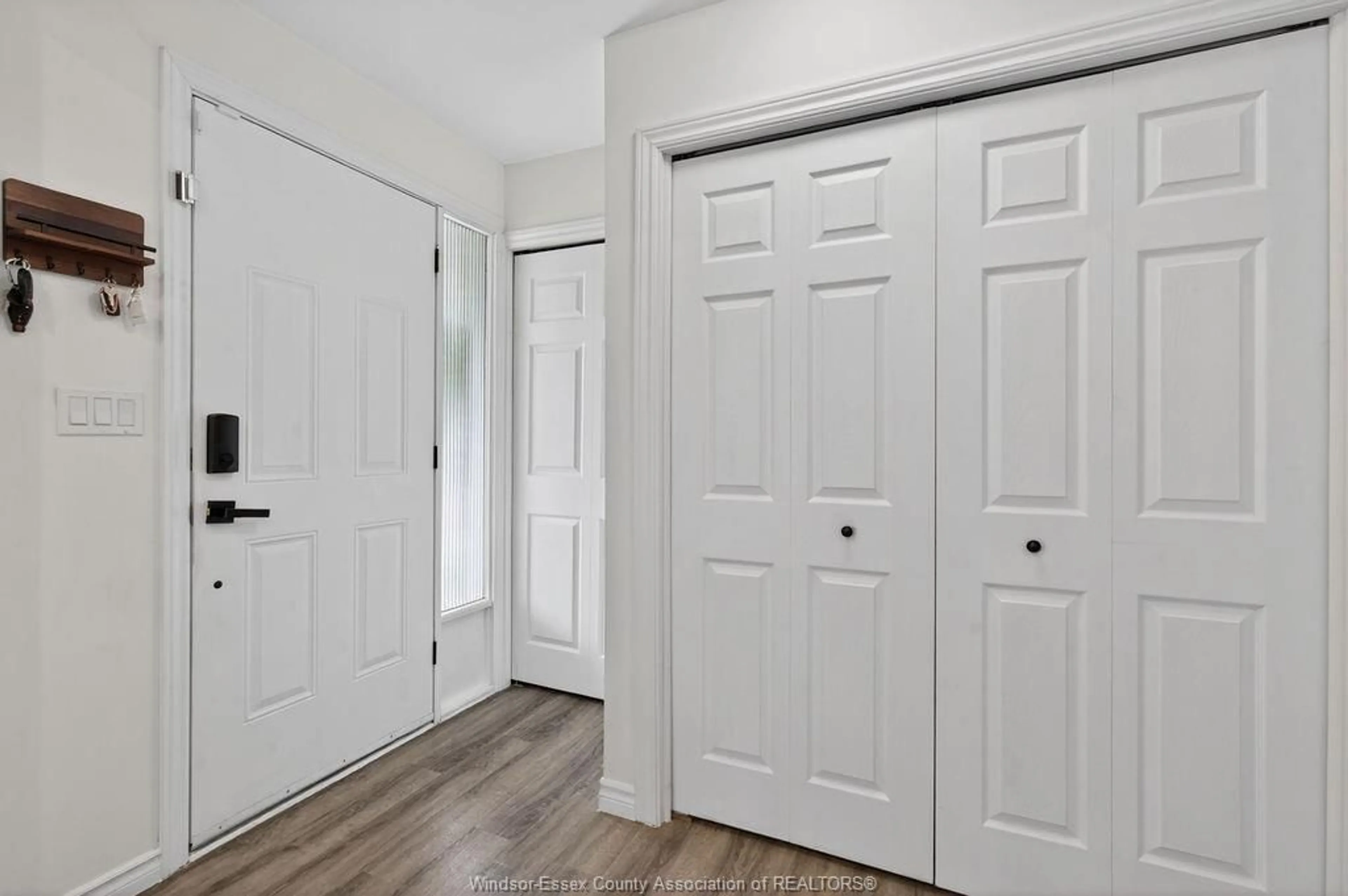Indoor entryway for 1481 ELLROSE, Windsor Ontario N8Y 3X4