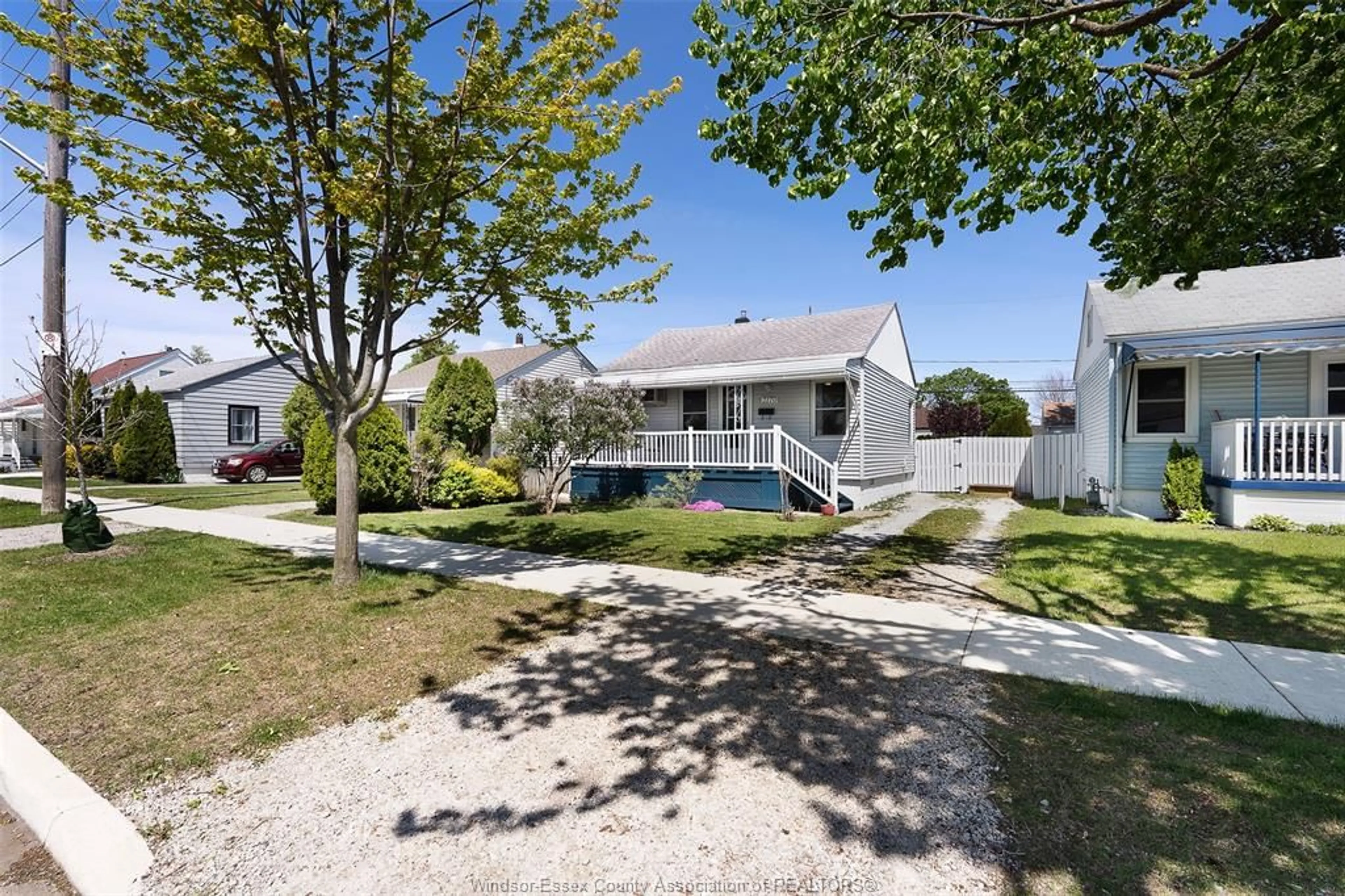 A pic from outside/outdoor area/front of a property/back of a property/a pic from drone, street for 2170 WELLESLEY, Windsor Ontario N8W 2E7