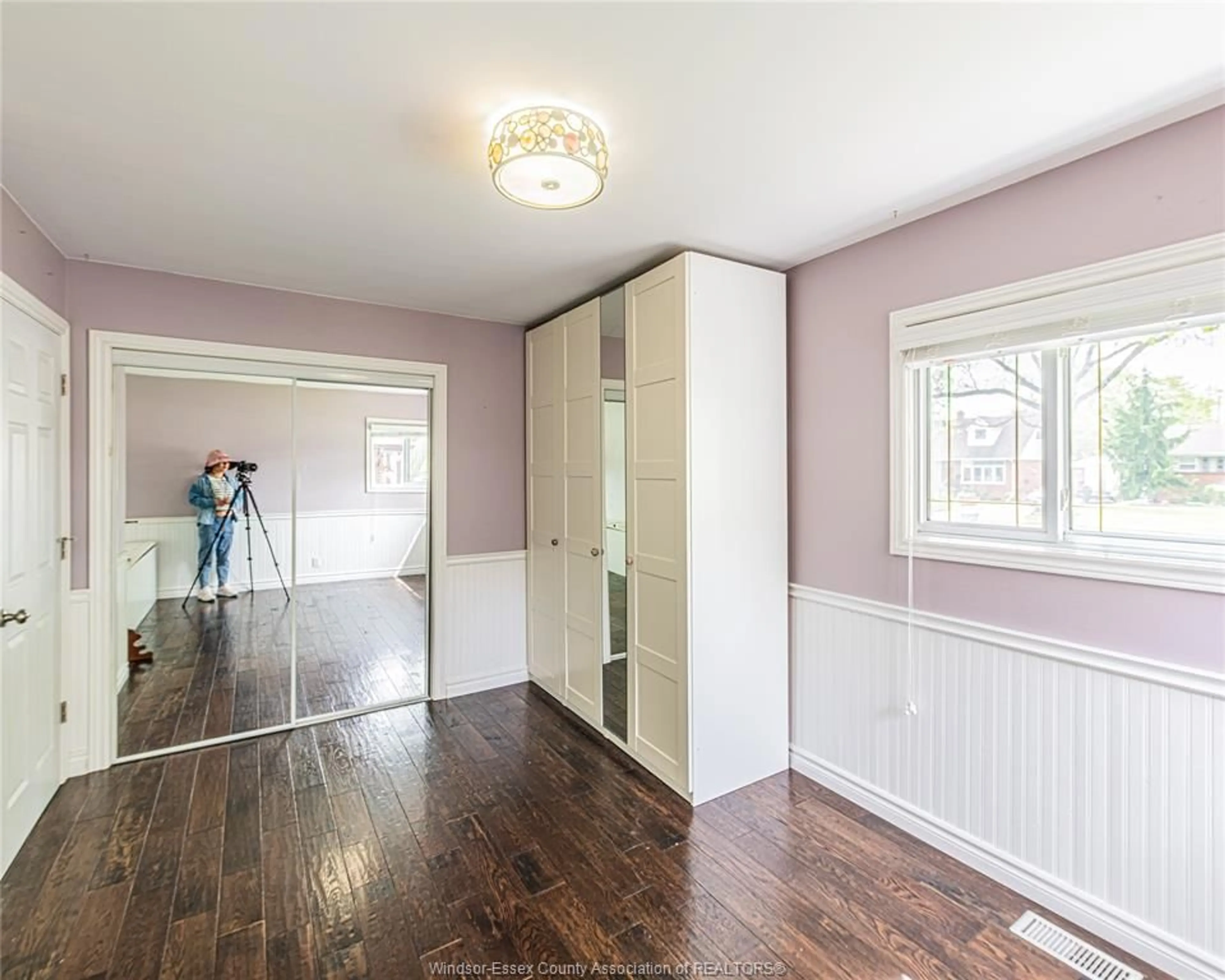 Indoor entryway for 3170 ACADEMY Dr, Windsor Ontario N9E 2H4