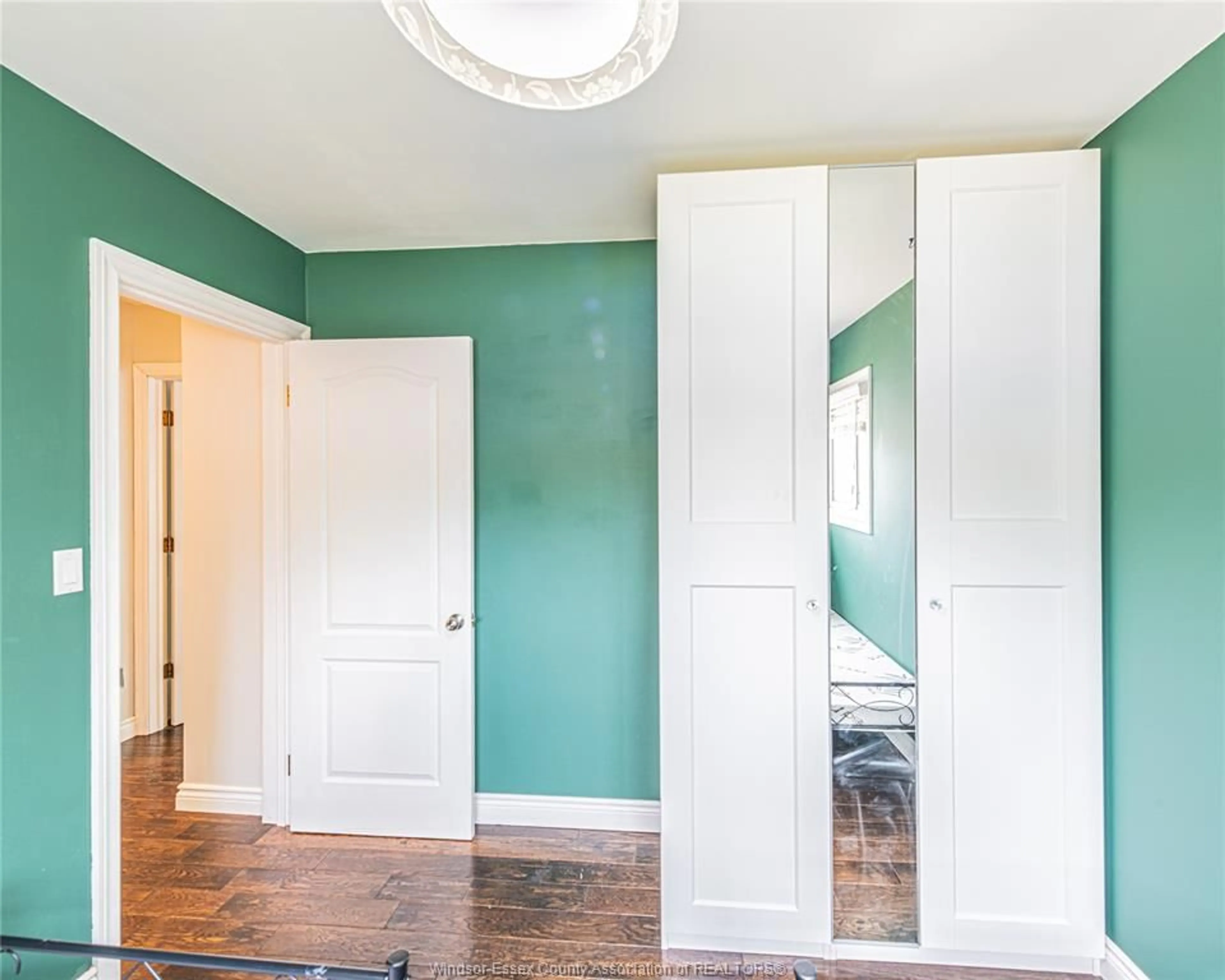 Indoor entryway for 3170 ACADEMY Dr, Windsor Ontario N9E 2H4