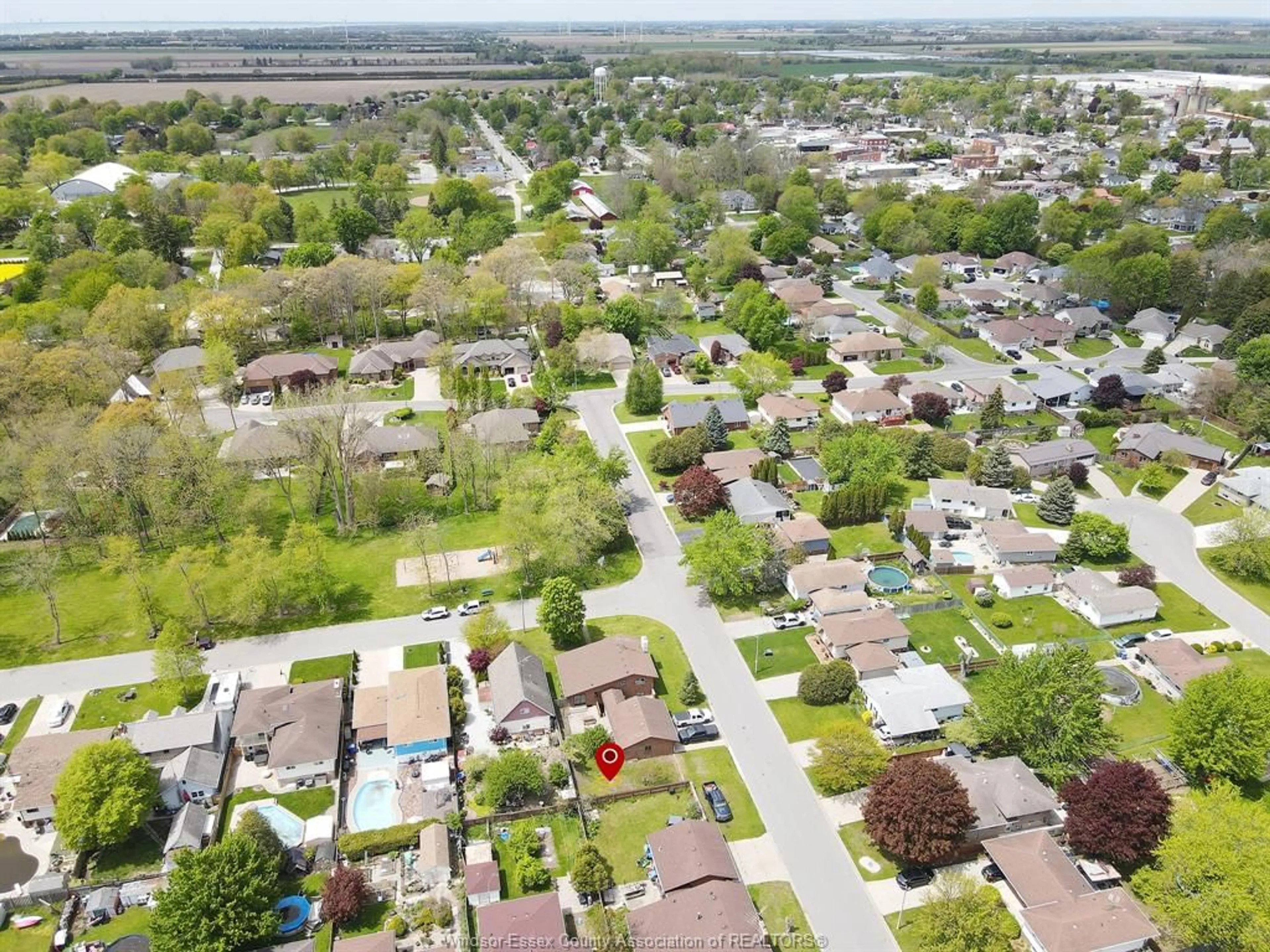 A pic from outside/outdoor area/front of a property/back of a property/a pic from drone, street for 204 PEARSON Dr, Harrow Ontario N0R 1G0