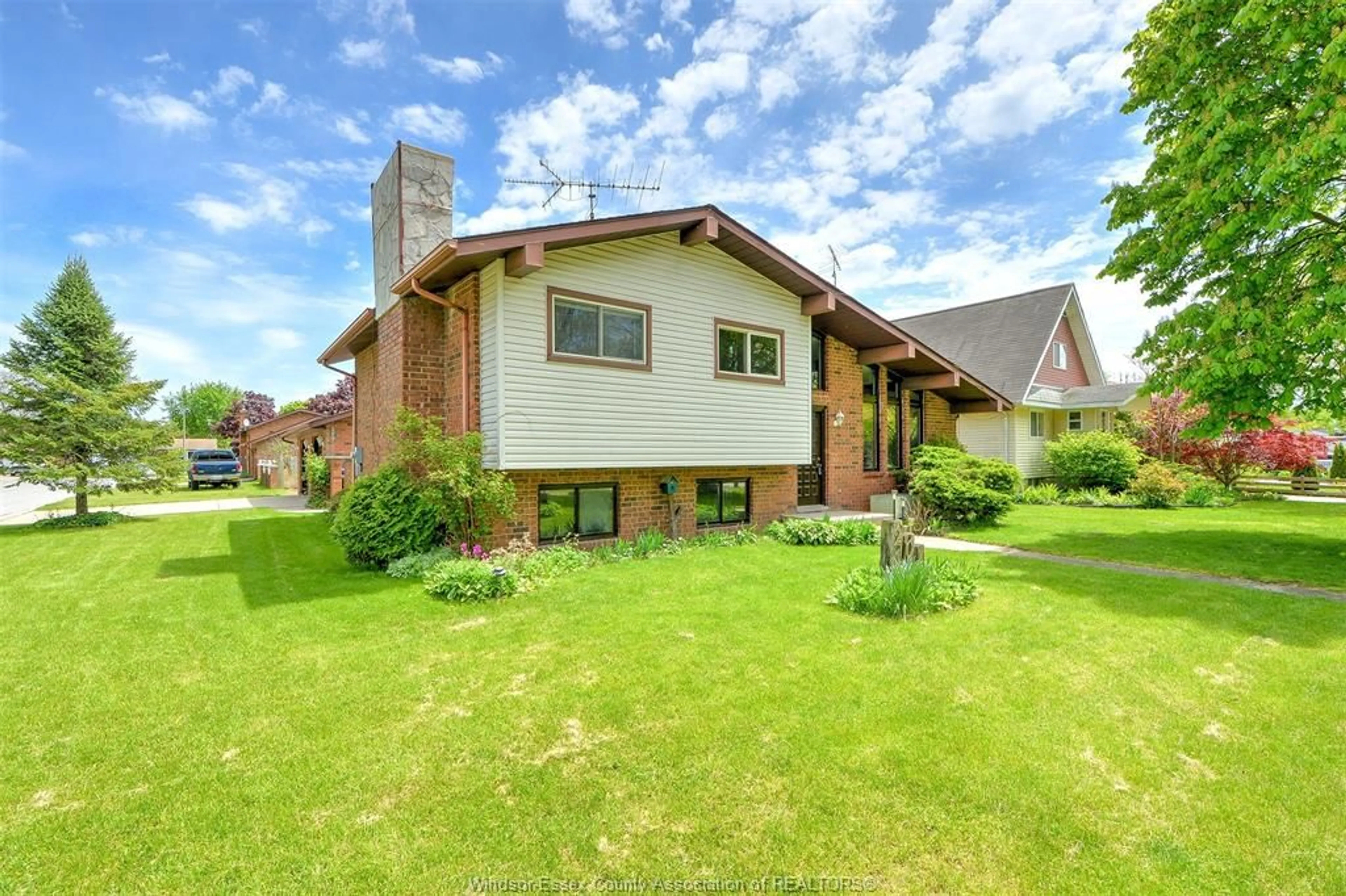 Home with brick exterior material, unknown for 204 PEARSON Dr, Harrow Ontario N0R 1G0