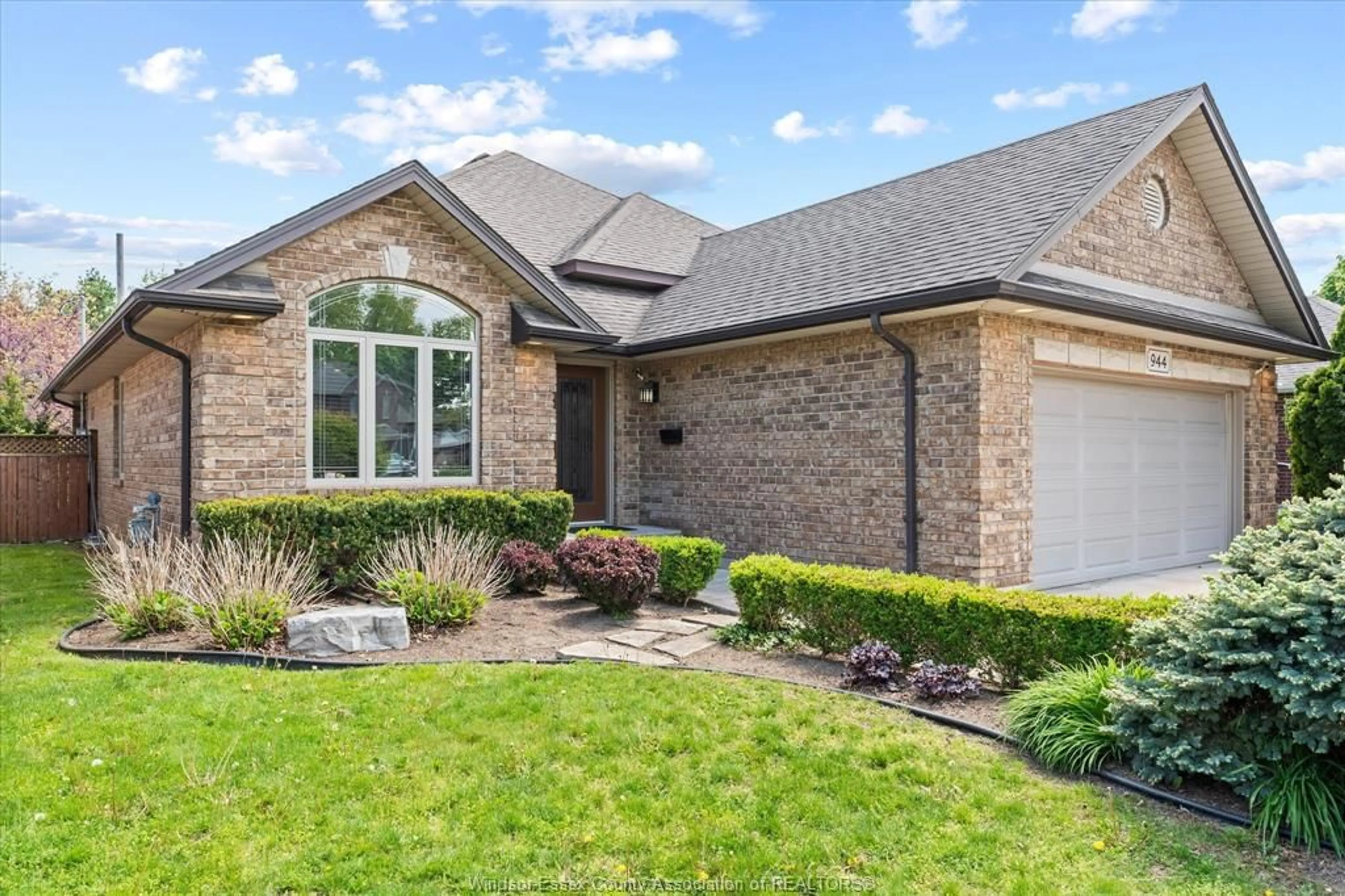 Home with brick exterior material, street for 944 THOMPSON, Windsor Ontario N8S 2G8