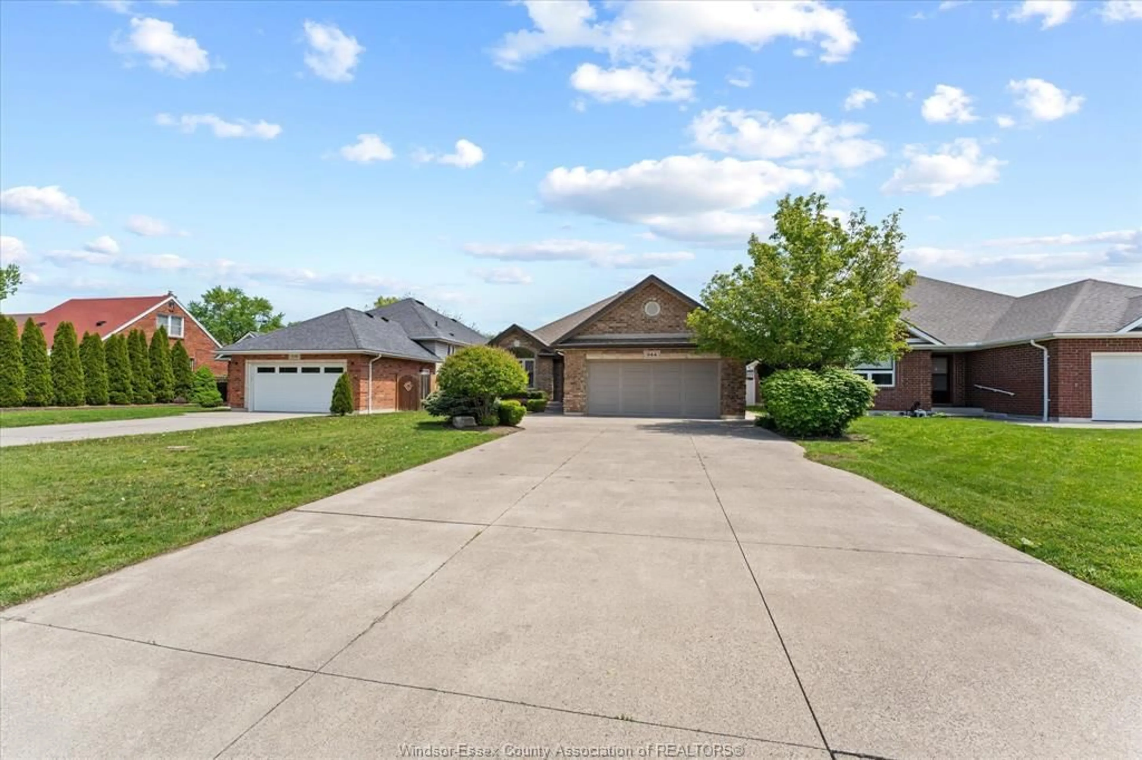 A pic from outside/outdoor area/front of a property/back of a property/a pic from drone, water/lake/river/ocean view for 944 THOMPSON, Windsor Ontario N8S 2G8