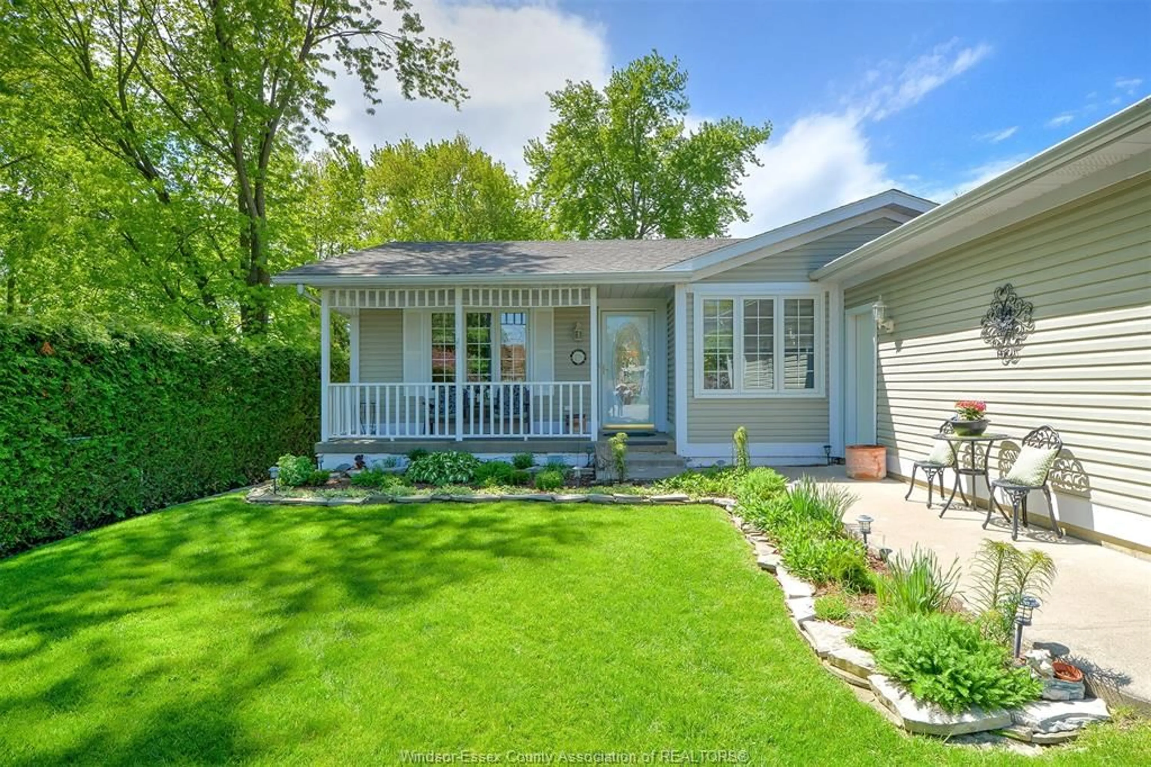 Home with vinyl exterior material, street for 514 HALO Cres, Belle River Ontario N0R 1A0