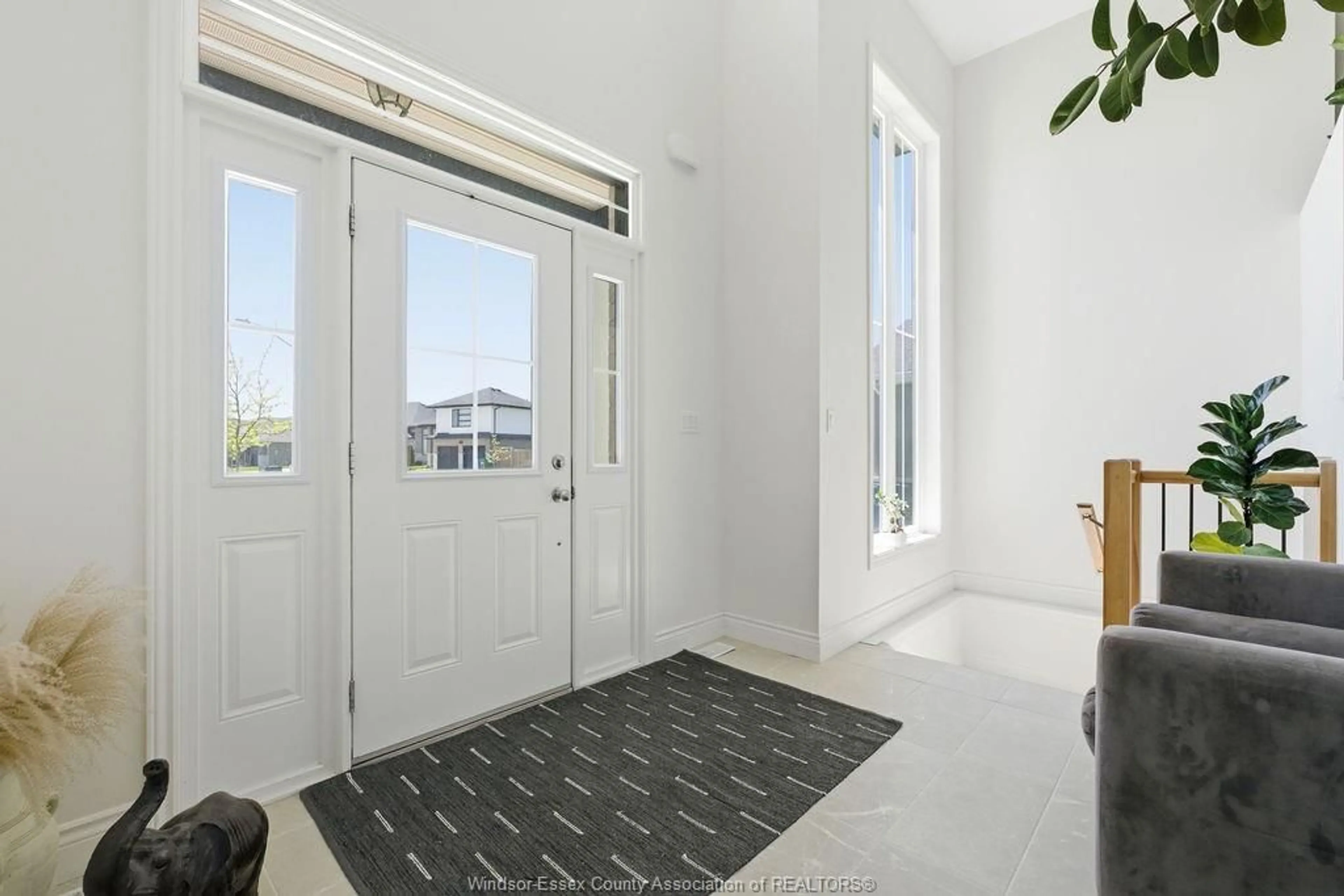 Indoor entryway for 8 LUNDY St, Amherstburg Ontario N9V 0G5