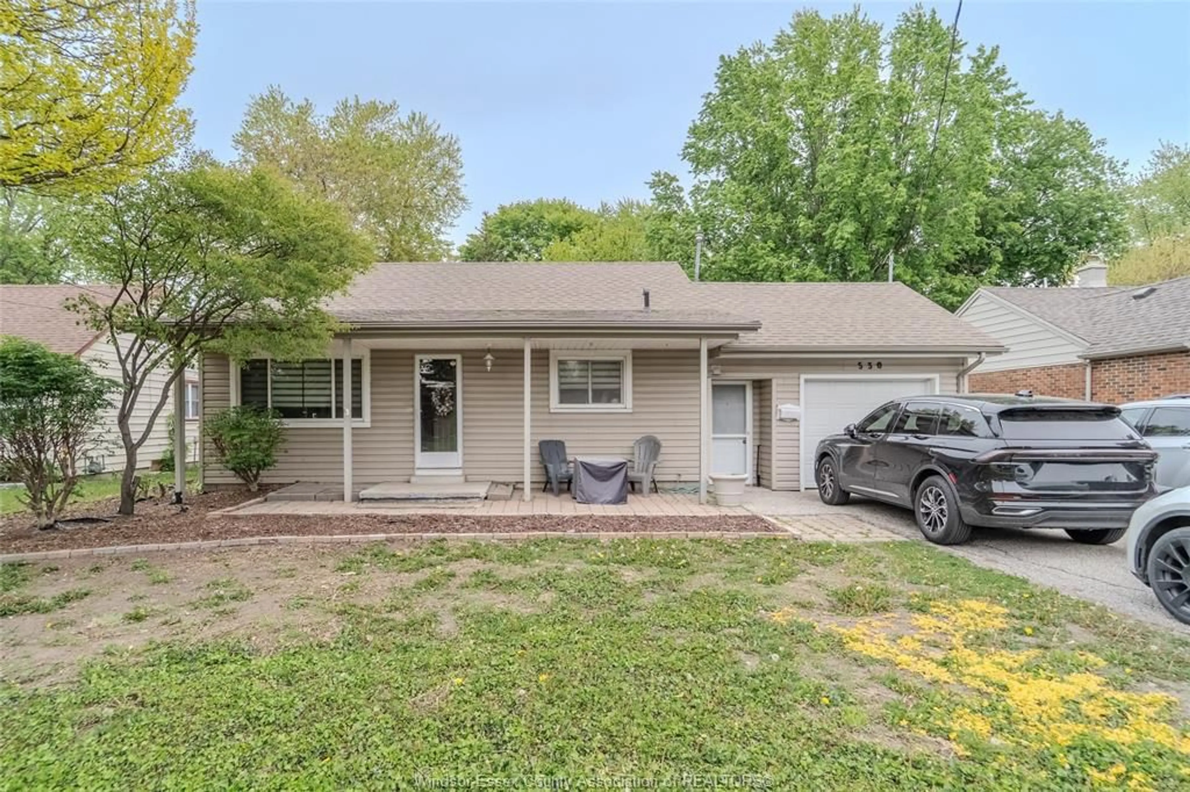 Home with vinyl exterior material, street for 530 Lesperance Rd, Tecumseh Ontario N8N 1W4