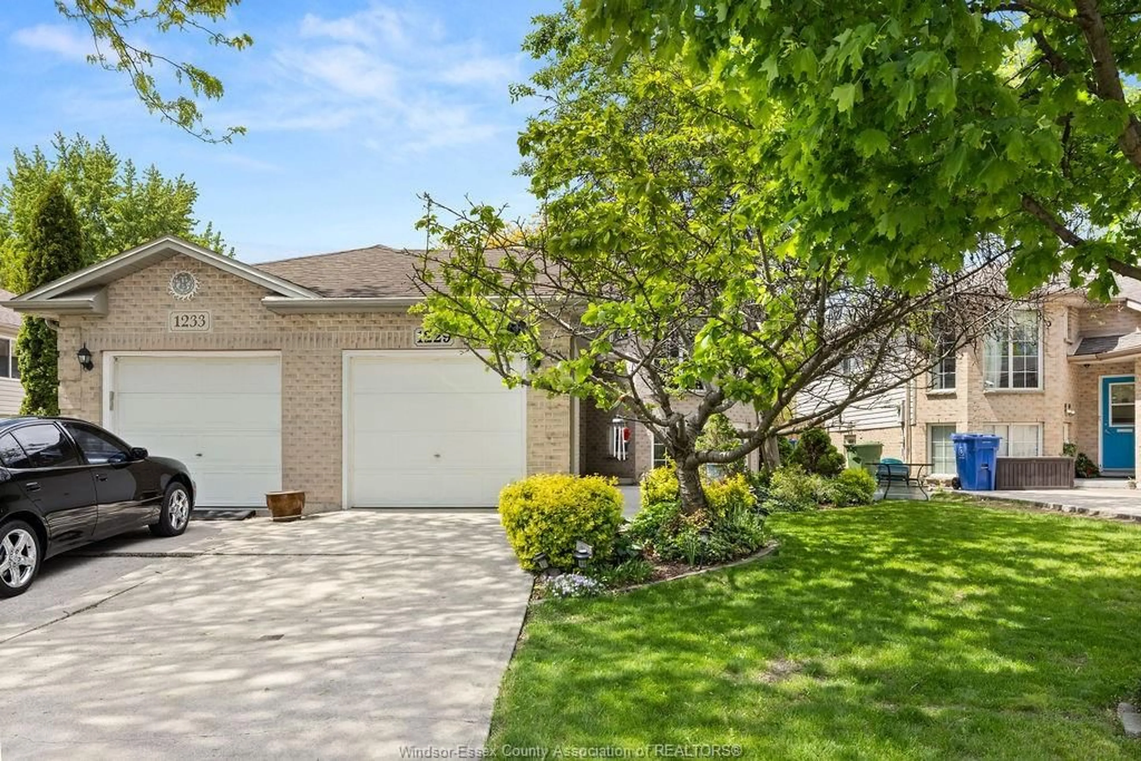 A pic from outside/outdoor area/front of a property/back of a property/a pic from drone, street for 1229 ST. PAUL, Windsor Ontario N8S 4T6