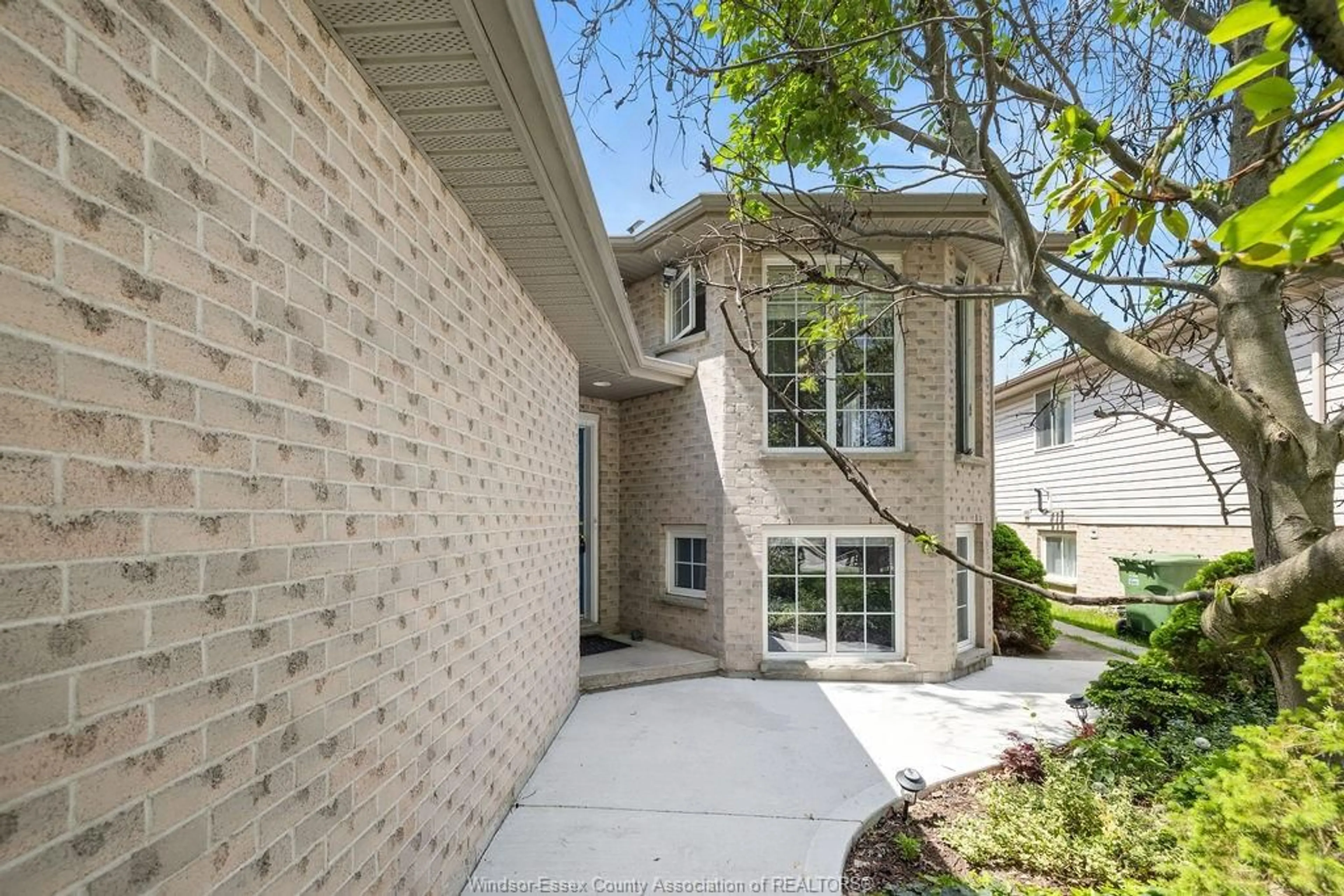 Home with brick exterior material, street for 1229 ST. PAUL, Windsor Ontario N8S 4T6