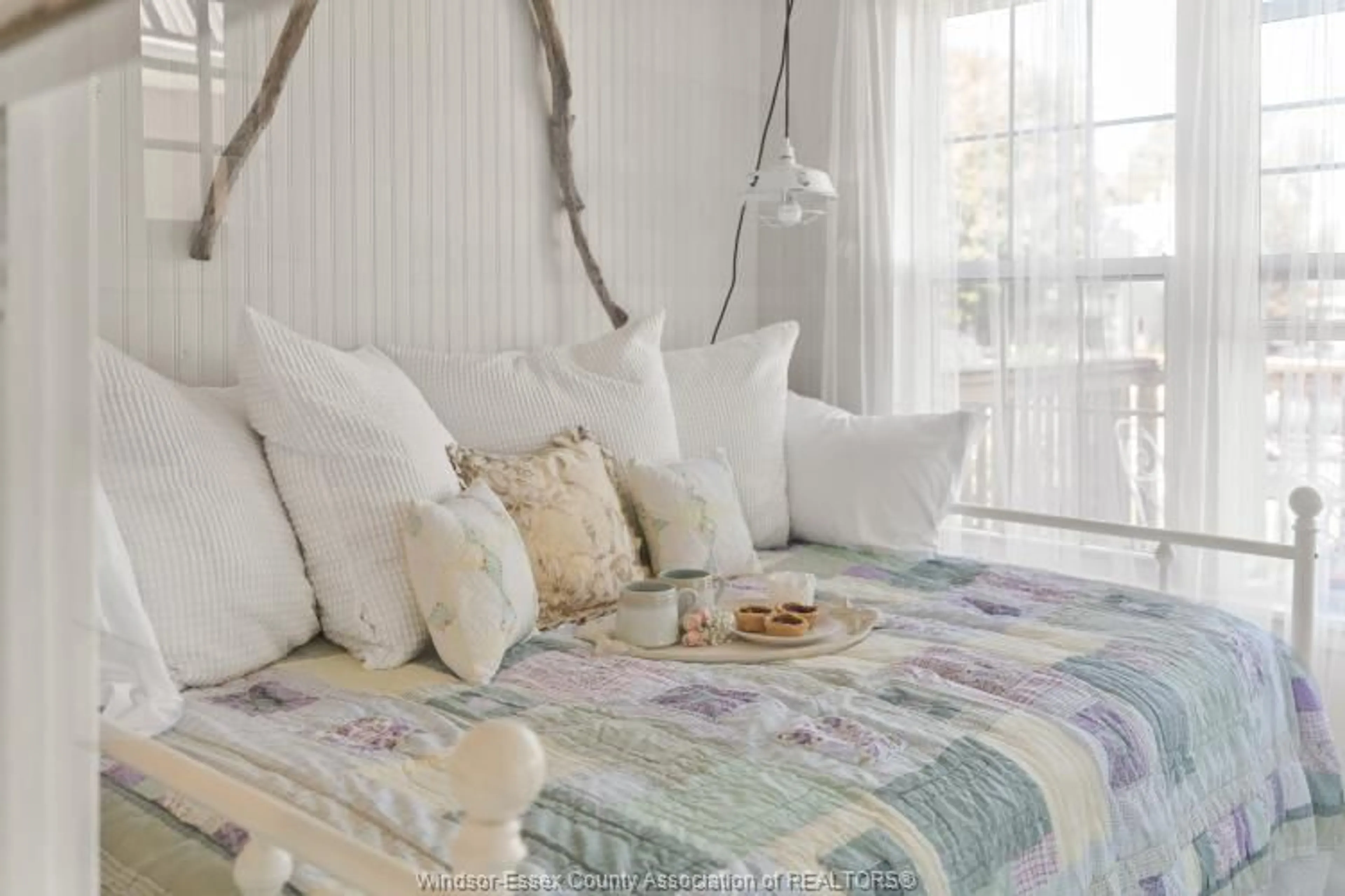 Bedroom with bed, unknown for 571 4TH Blvd, Kingsville Ontario N9Y 3W3