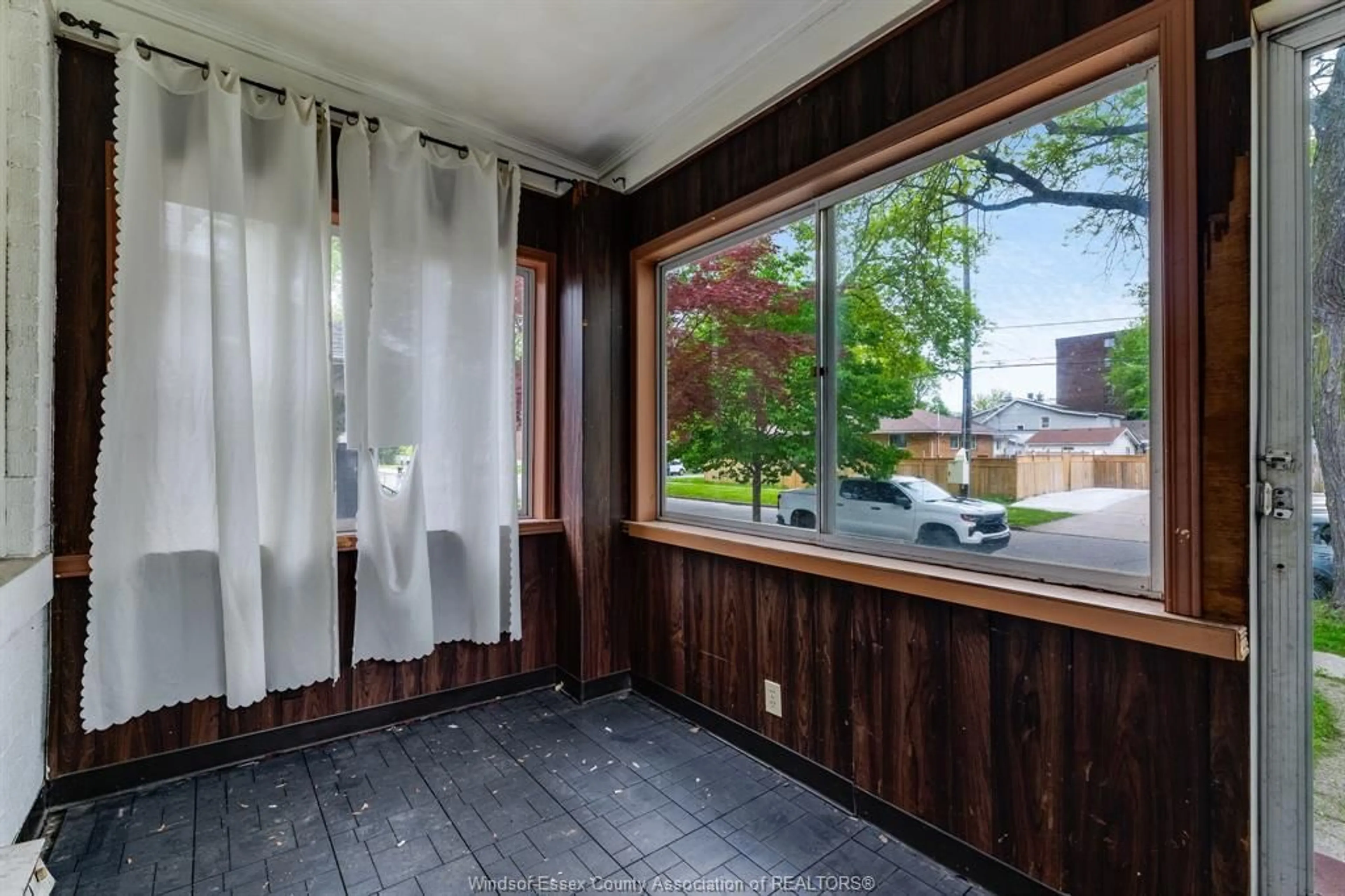Unknown for 368 South St, Windsor Ontario N9C 2W5