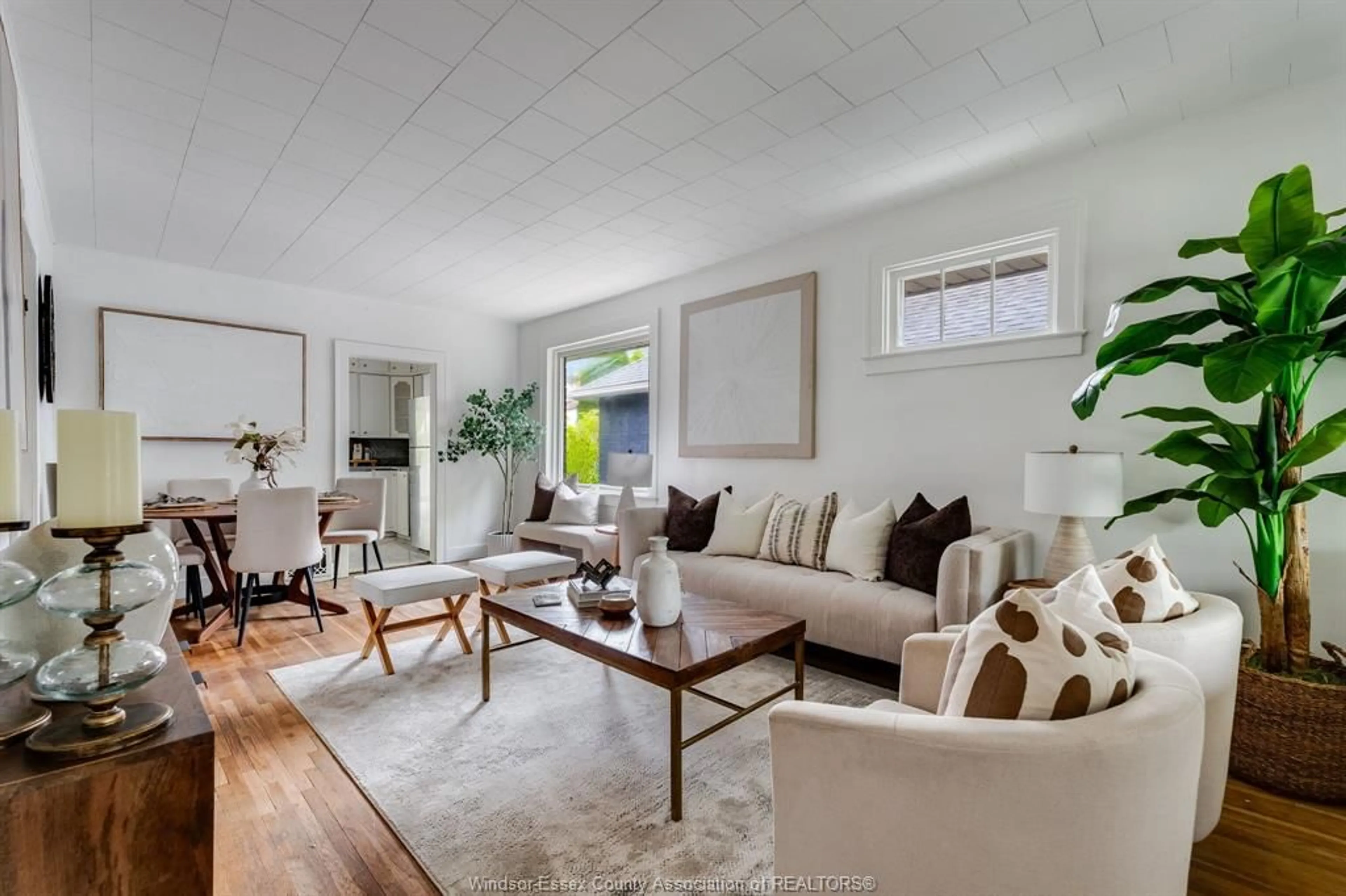 Living room with furniture, unknown for 368 South St, Windsor Ontario N9C 2W5