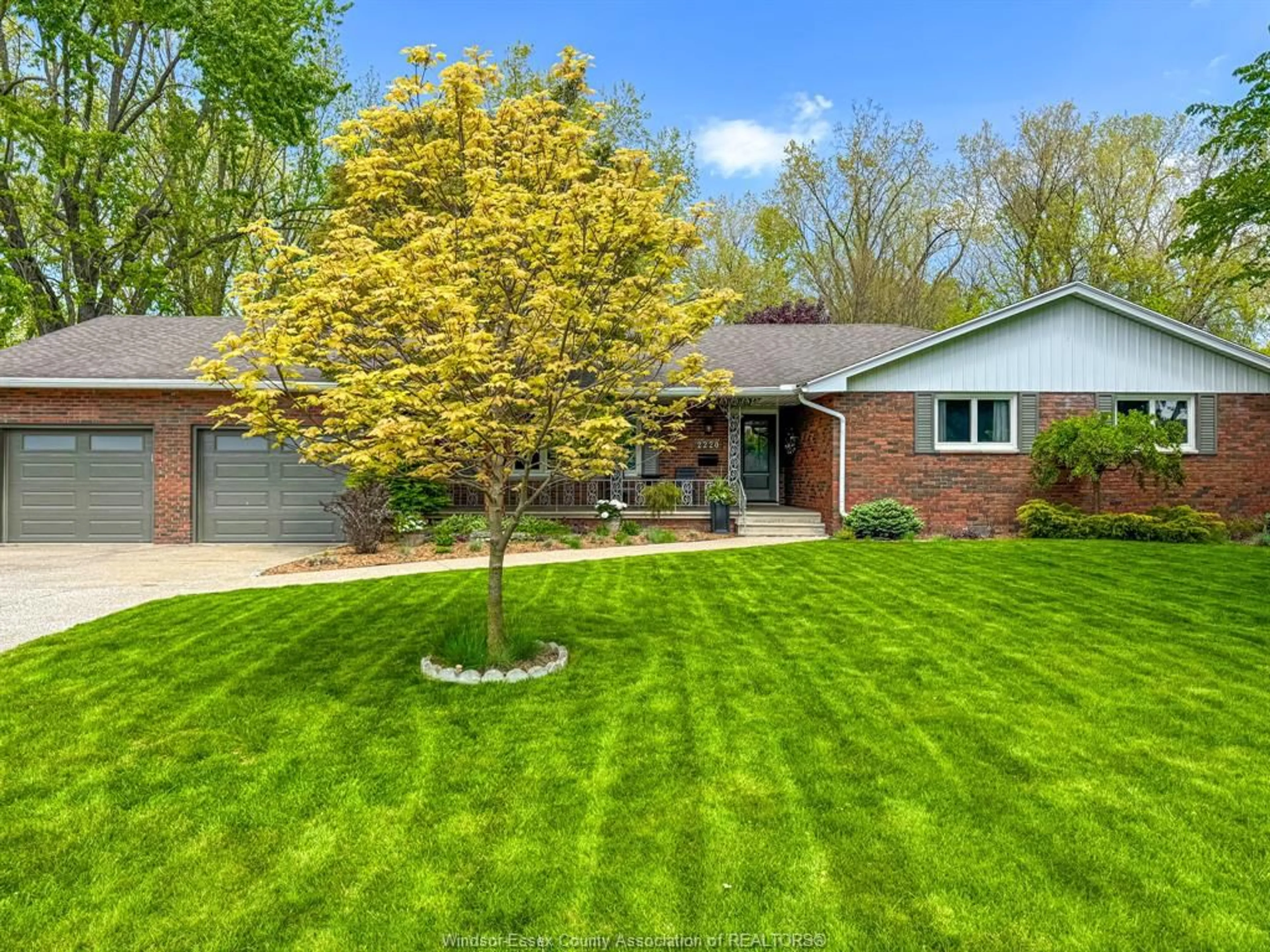 A pic from outside/outdoor area/front of a property/back of a property/a pic from drone, street for 2220 BONDY AVE, LaSalle Ontario N9H 1J2