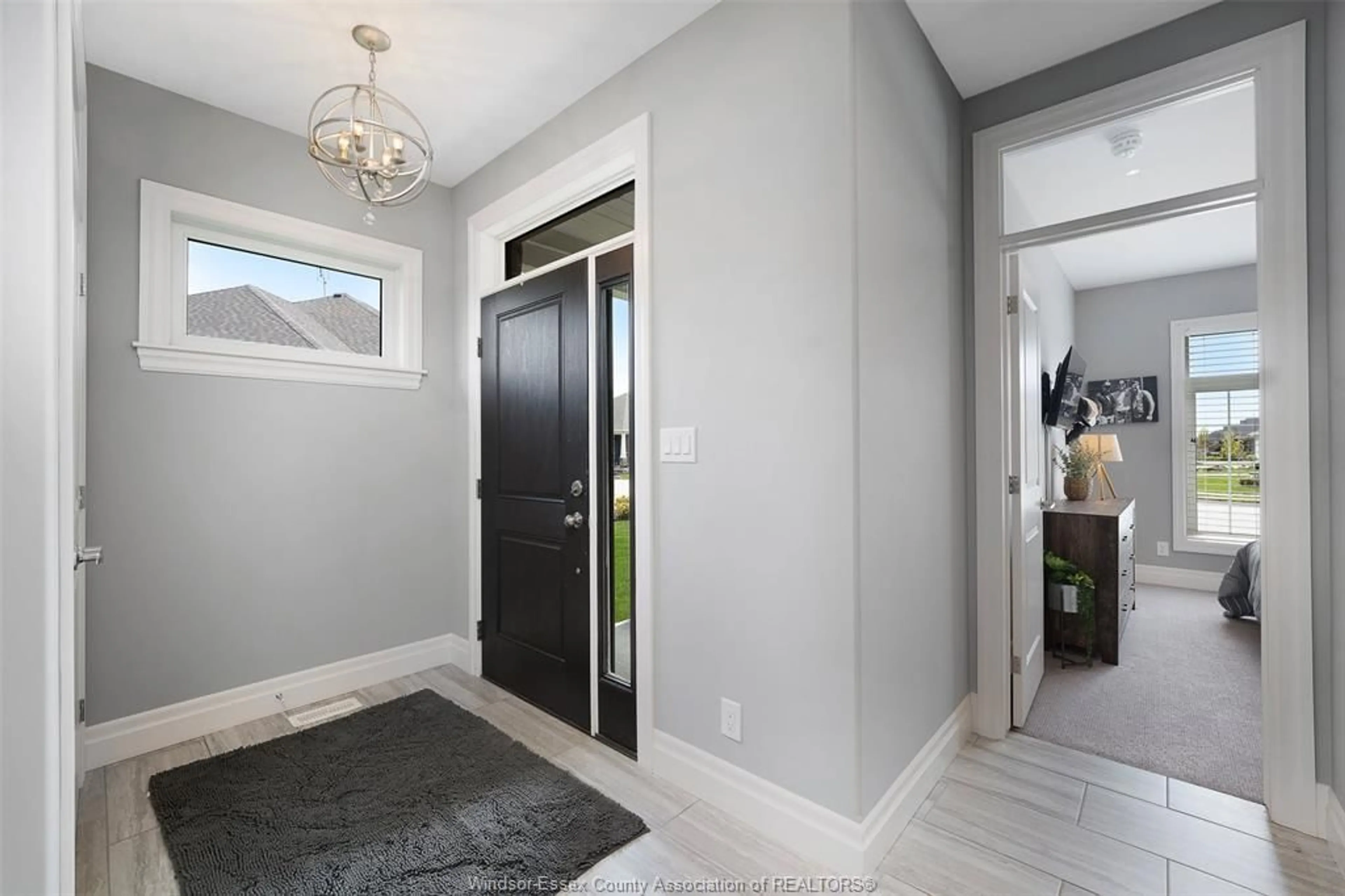 Indoor entryway for 65 ROBIN Crt, Kingsville Ontario N9Y 0E1